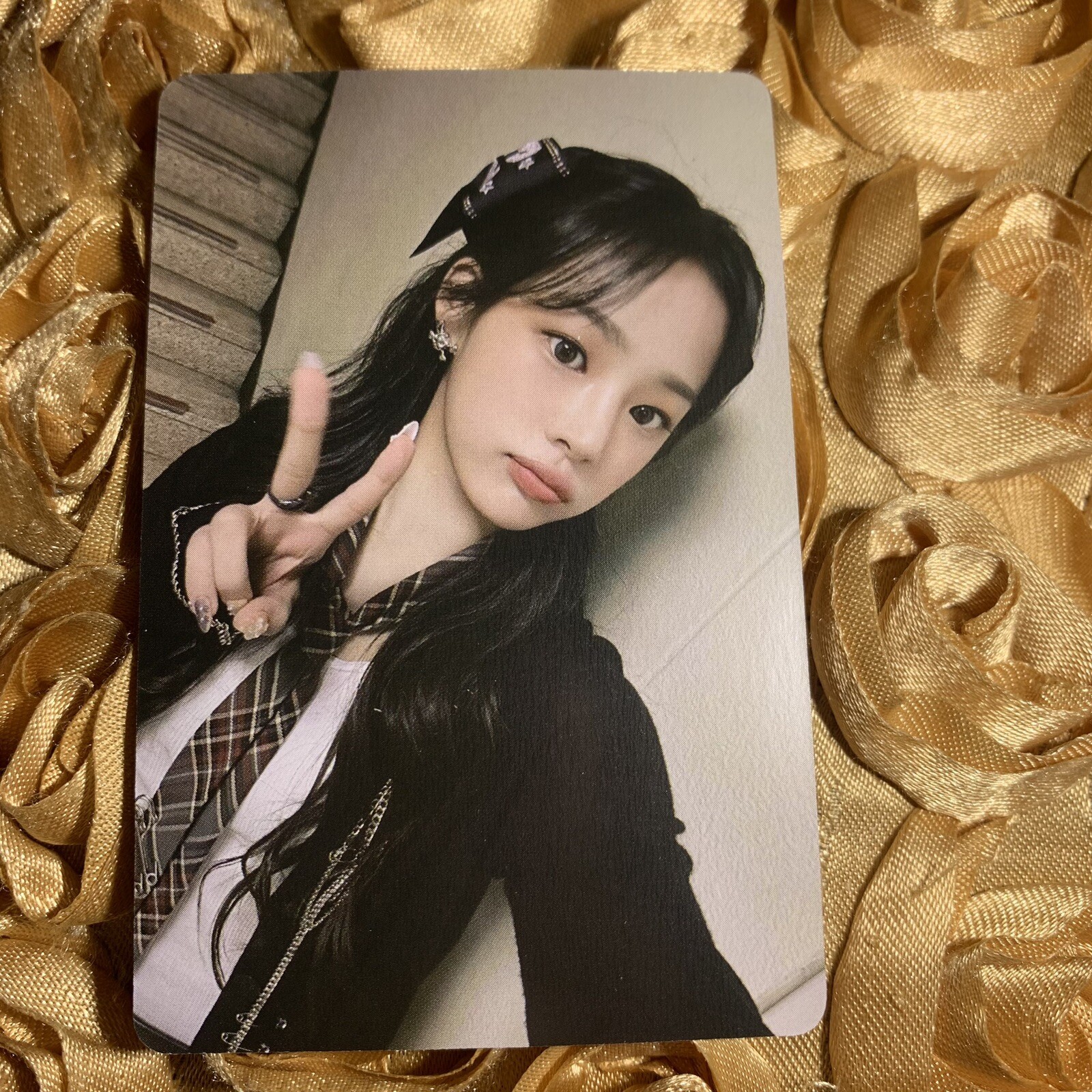 MINJI NEWJEANS 2024 Edition Celeb K-POP Girl Photo Card Tie Plaid