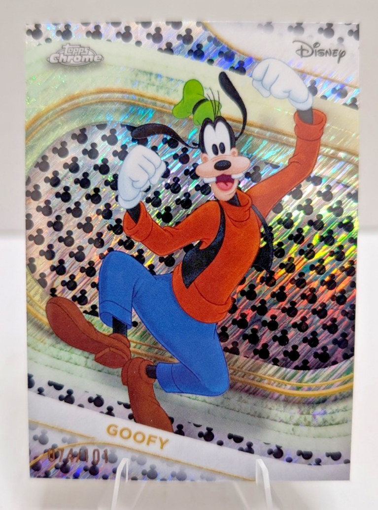 2025 Topps Chrome Disney #32 Goofy /101 (Black & White Mickey Gold Shimmer)