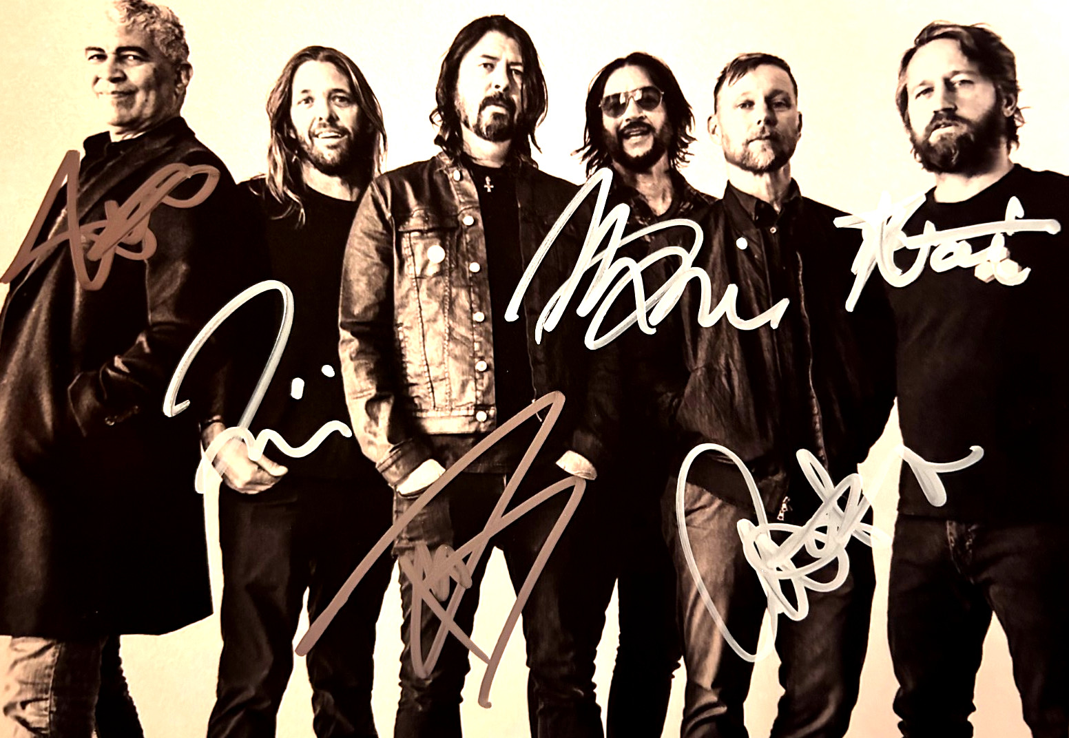THE FOO FIGHTERS Band Signed 8x10