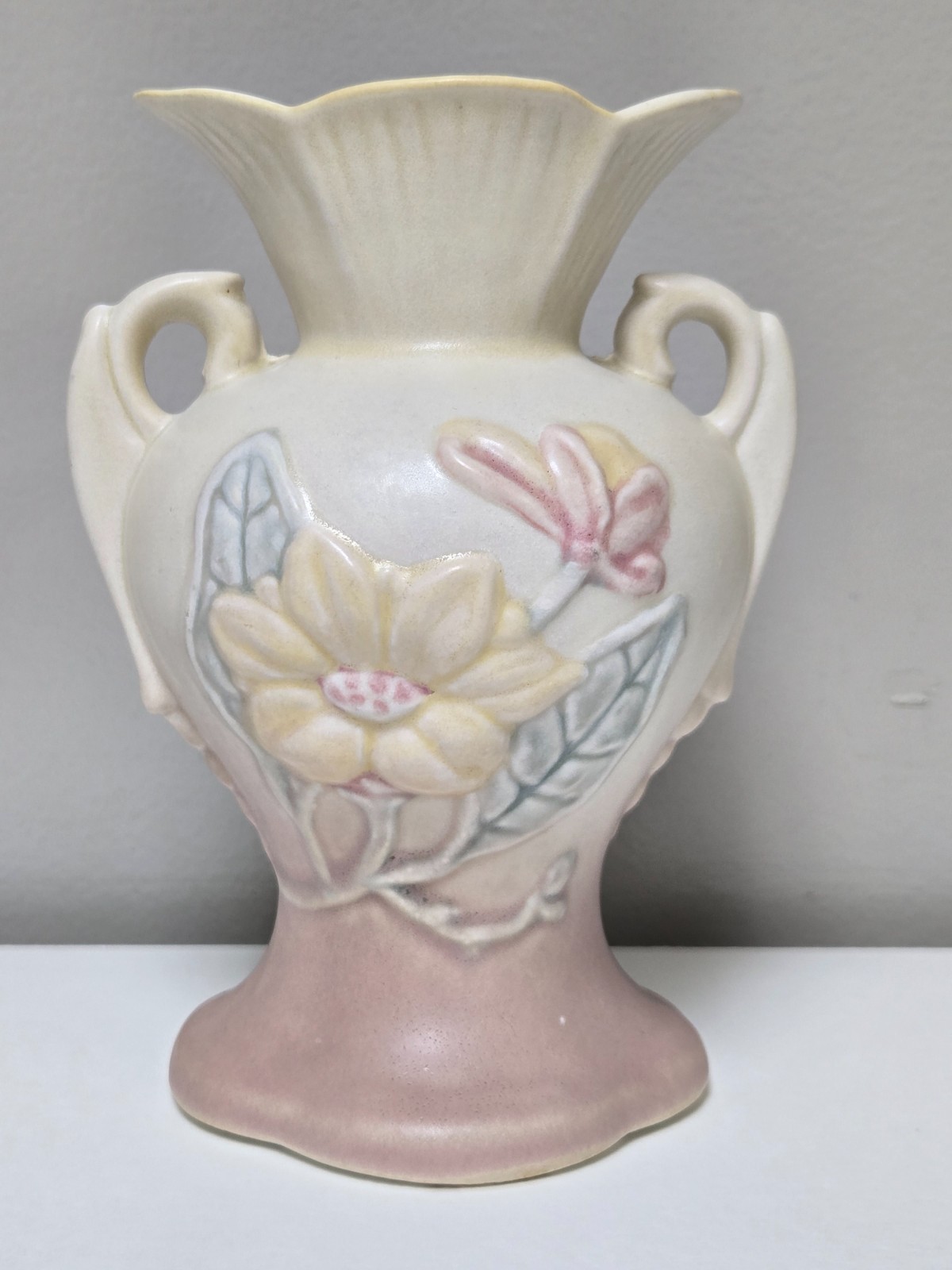Hull Art U.S.A. #4 Magnolia Matte (Pastel Yellow/Dusty Rose)  6 1/4