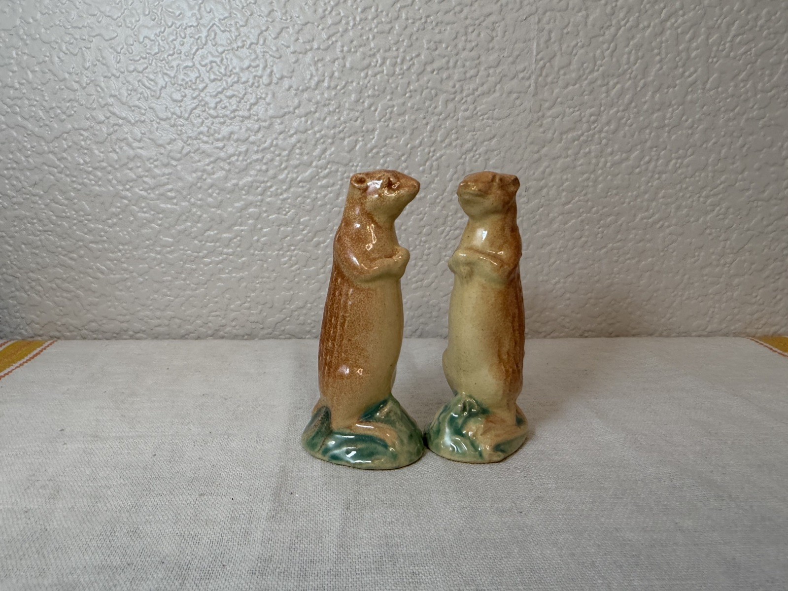 Vintage ROSEMEADE POTTERY North Dakota PRAIRIE DOGS Salt & Pepper SHAKERS Set Vintage ROSEMEADE POTTERY North Dakota PRAIRIE DOGS Salt & Pepper SHAKERS Set