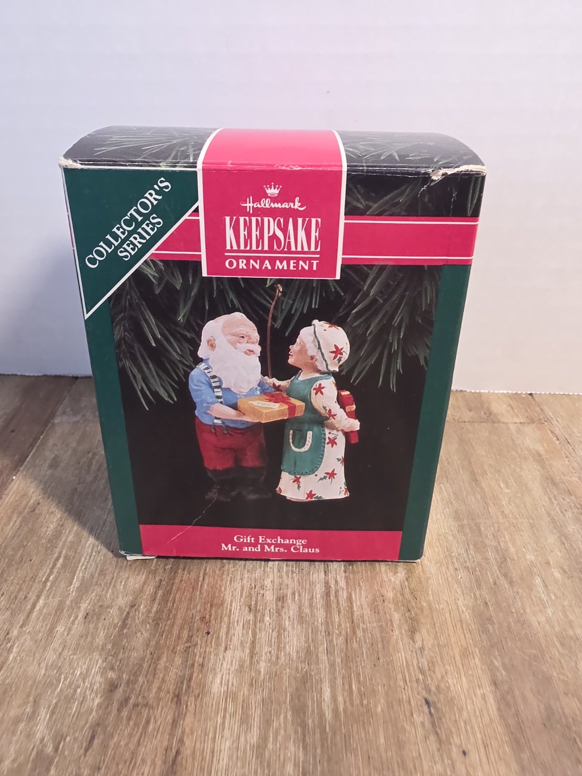 New 1992 Hallmark Keepsake Gift Exchange - Mr. and Mrs. Clause Series
