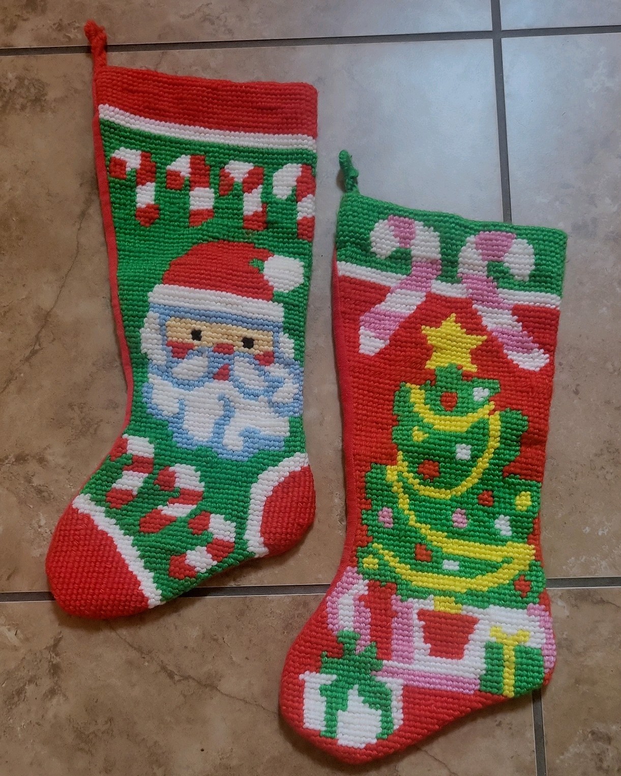 VTG 1977 Pair of BERNAT Needlepoint Stockings Santa and Christmas Tree