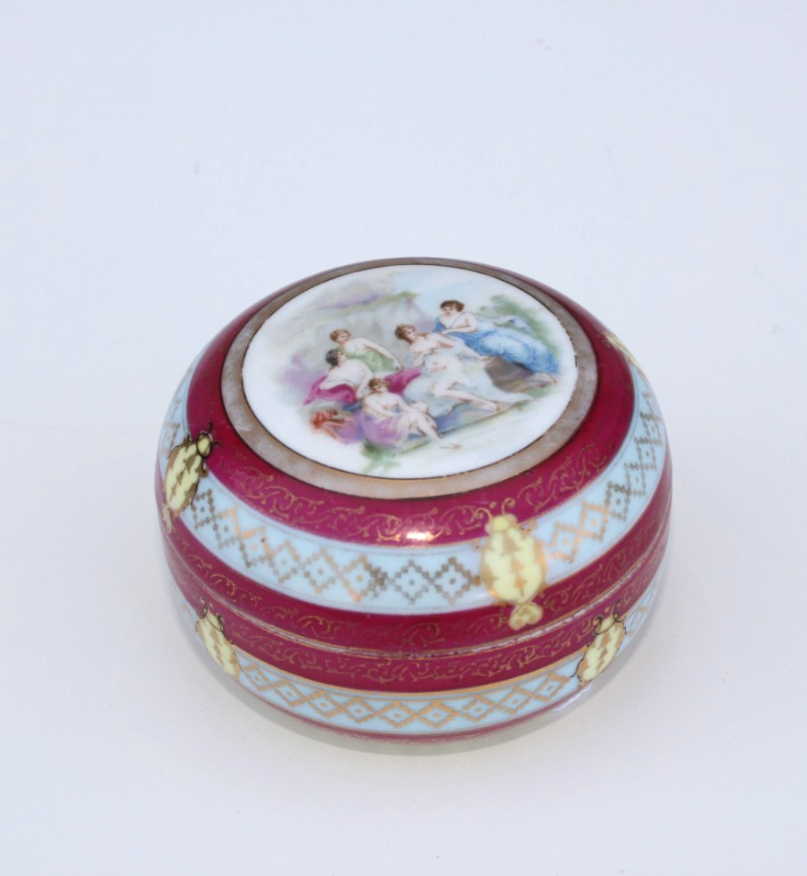 Vintage Candy Box Porcelain Limoges France Country Scene 5 person