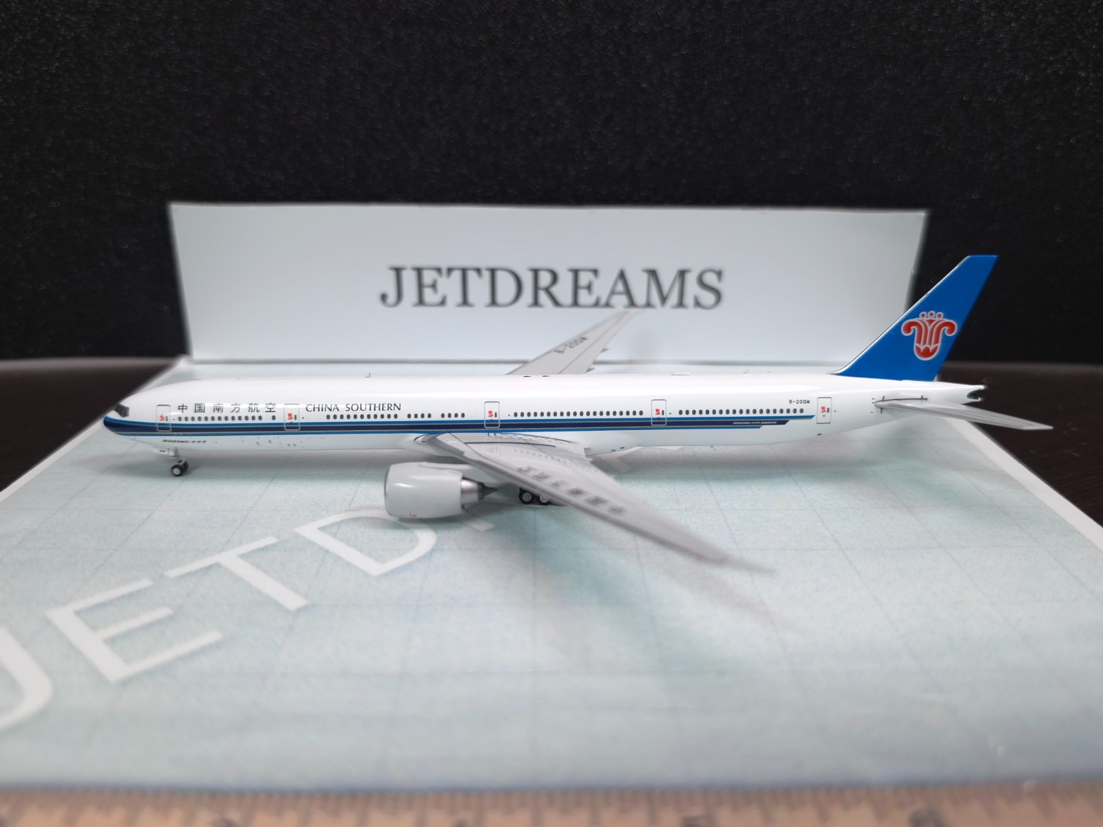 1/400 CHINA SOUTHERN AIRLINES BOEING 777-300 300ER 1990'S COLORS B-20DM NG MODEL