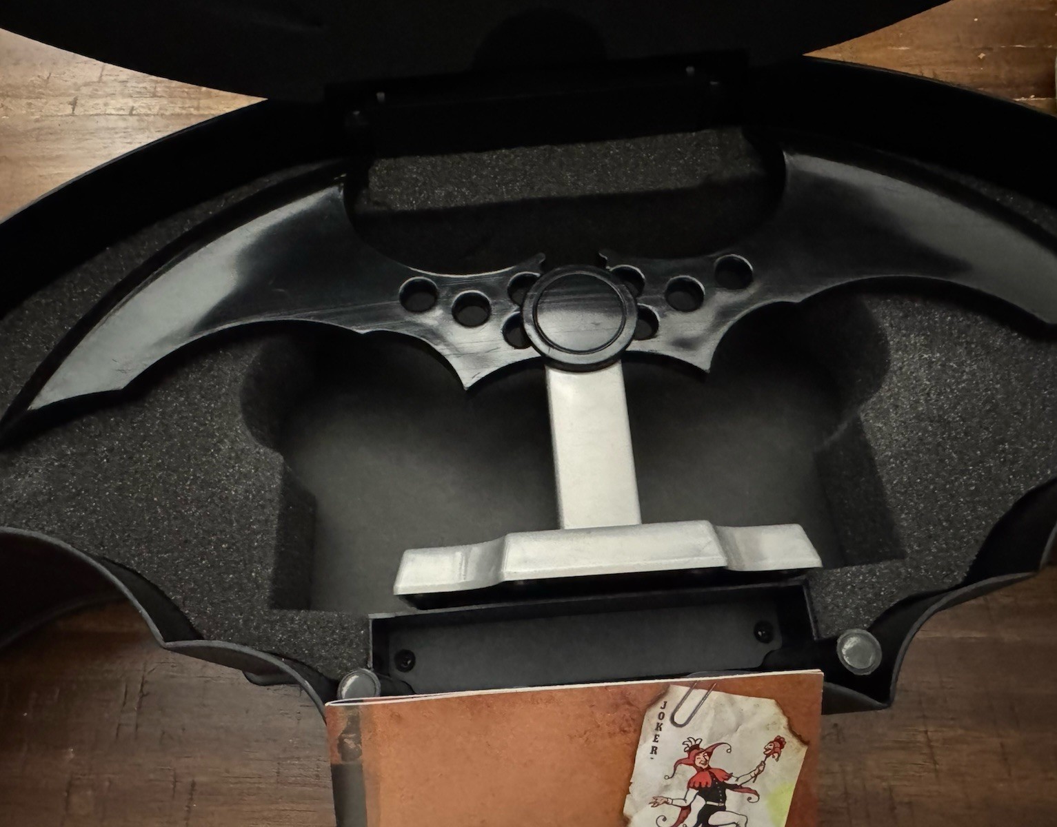 Batman Arkham Asylum Collector's Edition Batarang Replica w/ Display Case Batman Arkham Asylum Collector's Edition Batarang Replica w/ Display Case