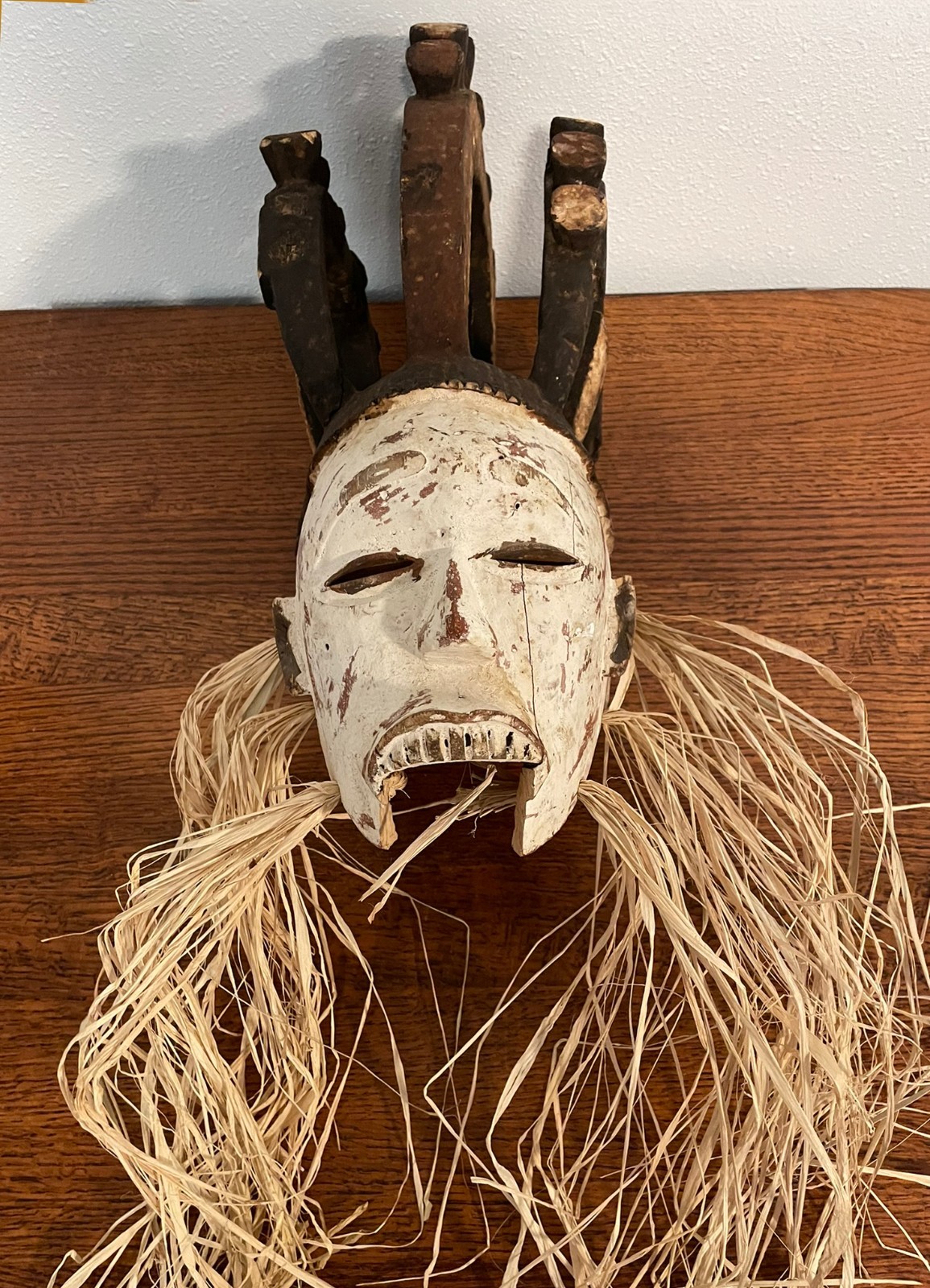Vintage Hand Carved African Tribal Mask Raffia Fiber Headdress 20\ Vintage Hand Carved African Tribal Mask Raffia Fiber Headdress 20\