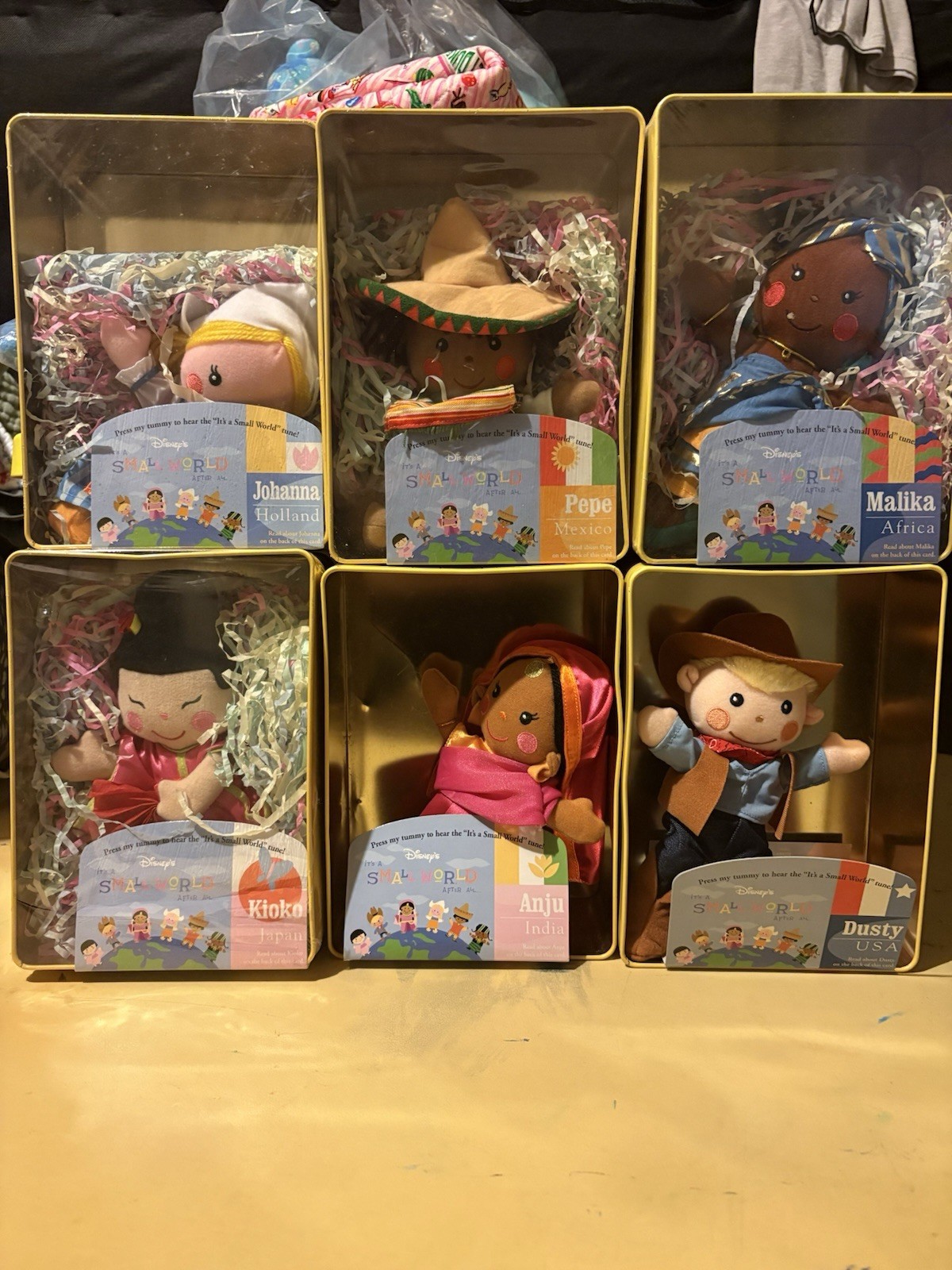 Vintage 2001 Disney It’s A Small World JCPenney Musical Rag Doll Tin ALL 6 -READ