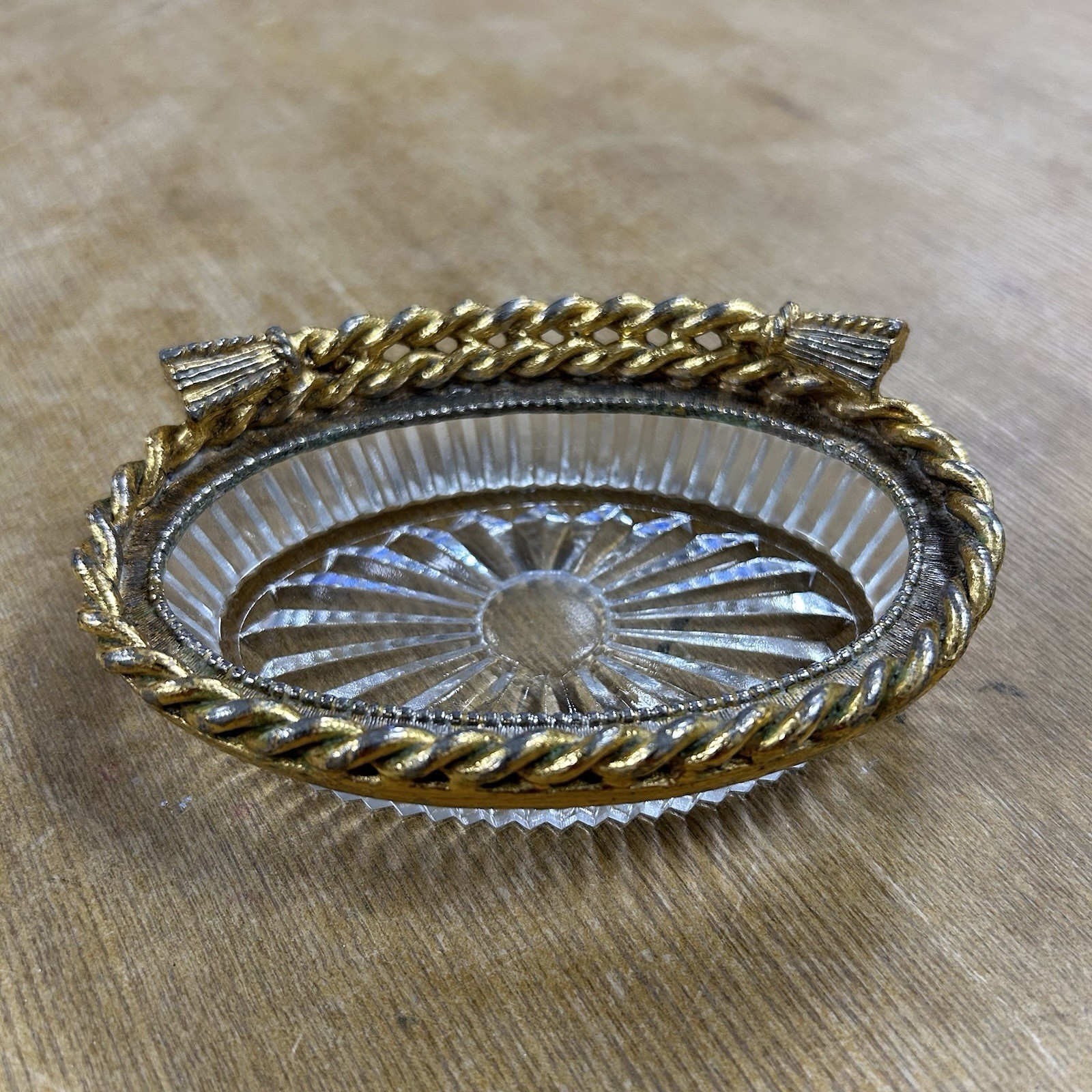 Vintage Stylebuilt Hollywood Regency Gold Chain Tassel Design Glass Soap Dish