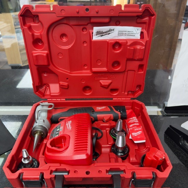 MILWAUKEE TOOLS 2474-20 PEX EXPANDER KIT (I99012783)