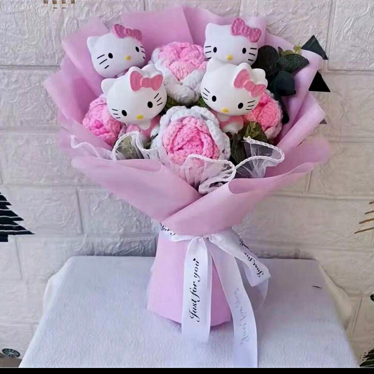 Hello Kitty Pink & White Plush Bouquet Stuffed Animal Cat Animation Theme