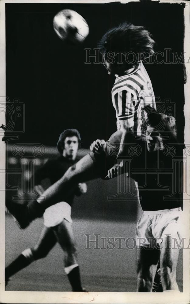 1973 Press Photo Dan Counce of St Louis vs Frank Miehle of CSU at soccer 1973 Press Photo Dan Counce of St Louis vs Frank Miehle of CSU at soccer