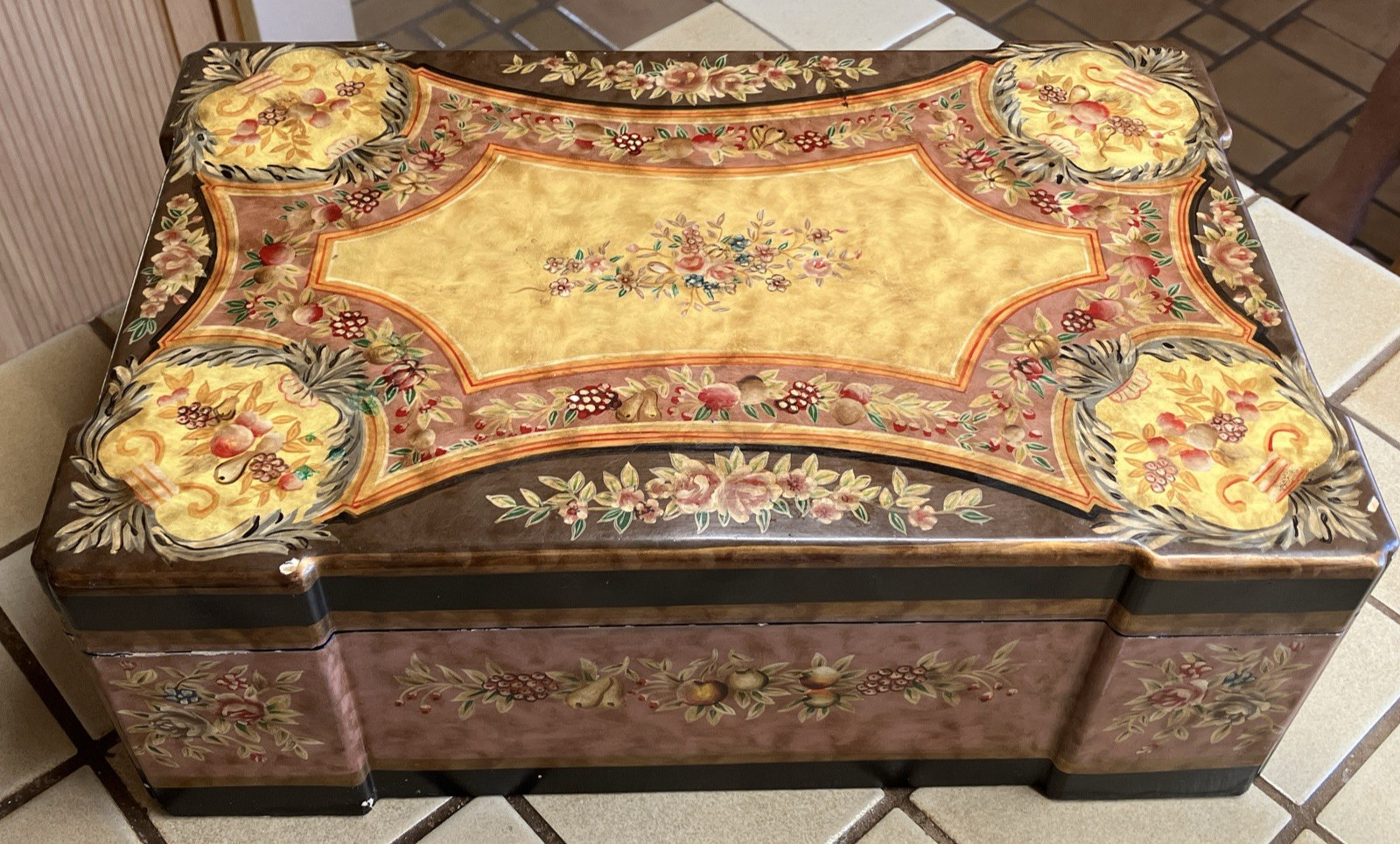 Vintage Castilian Imports Hand Painted lacquered Wooden keepsake/ Trinket Box