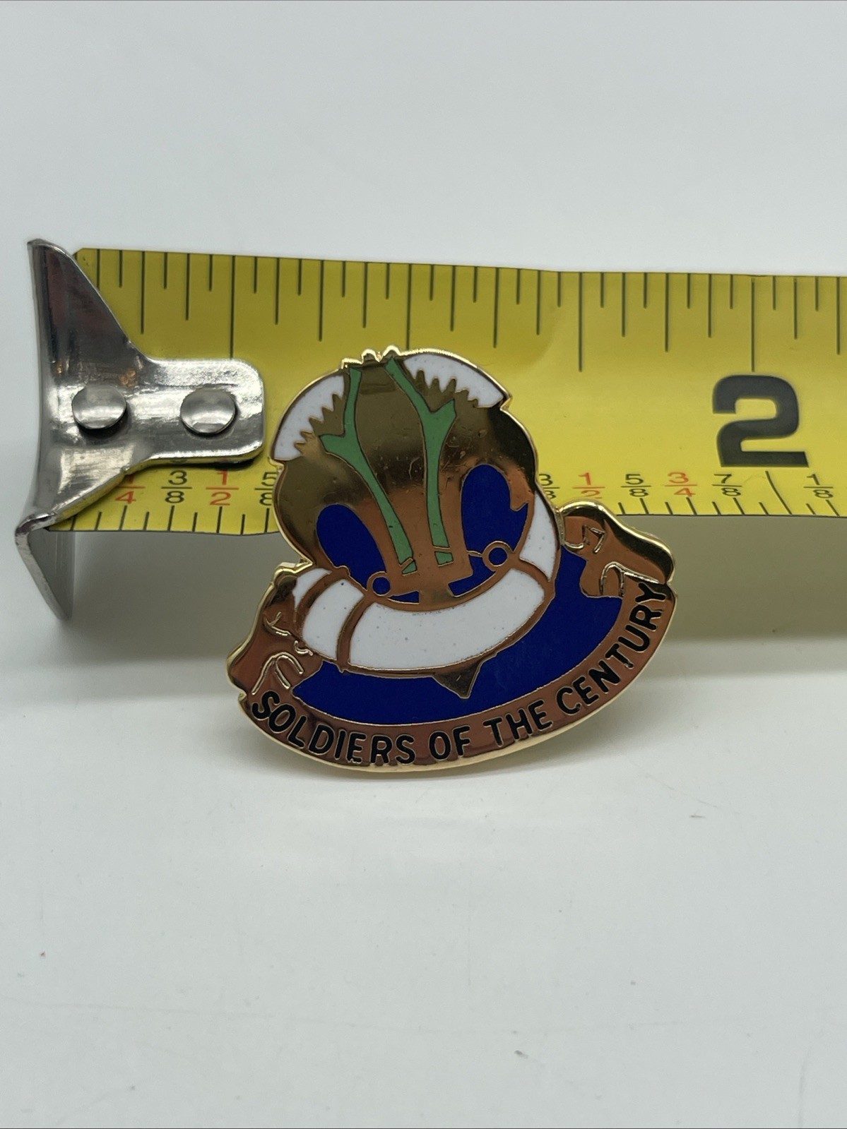 U.S. Military 100th Division Training DI DUI Pin Crest SOLDIERS OF THE CENTURY