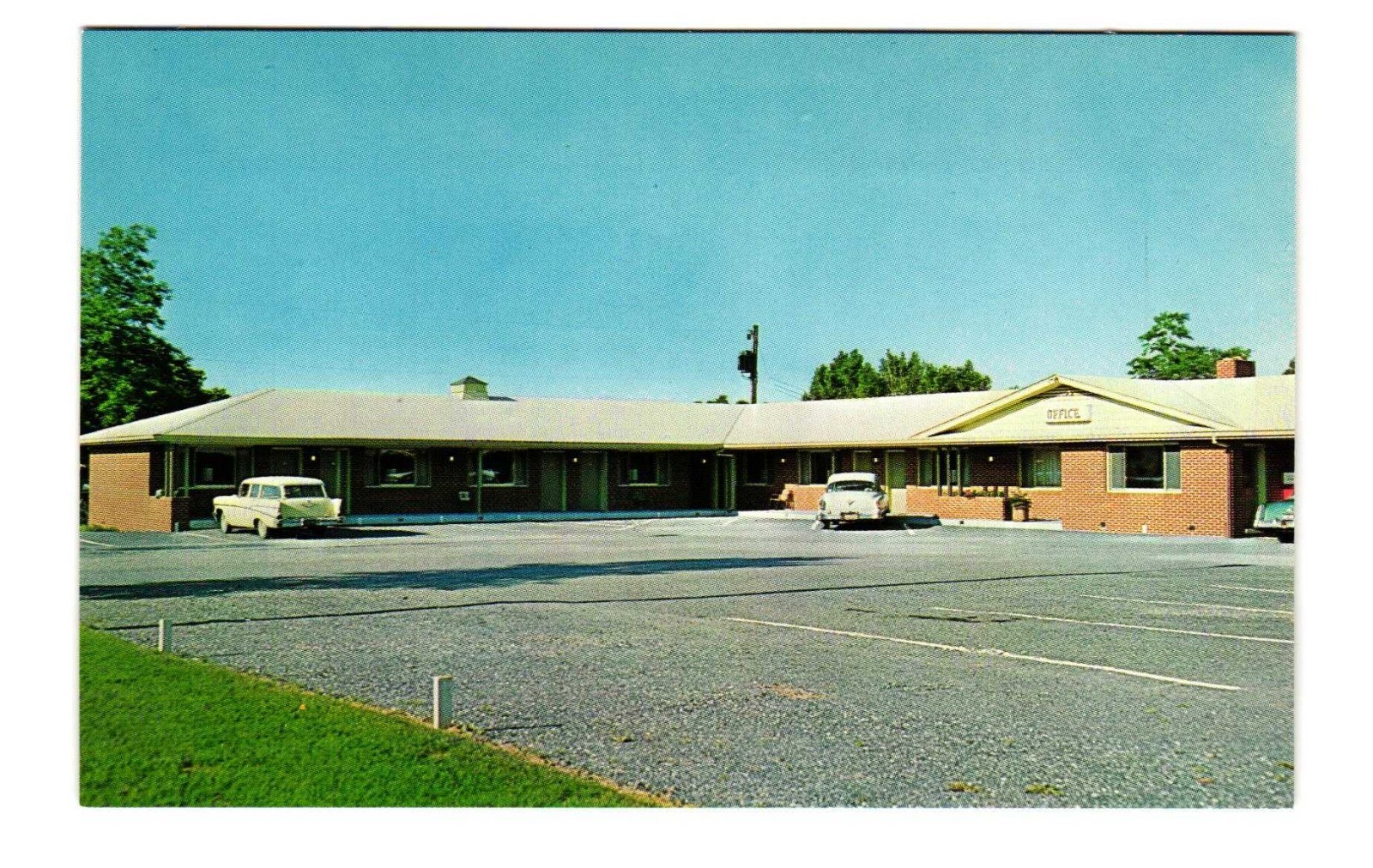 Bond\'s Motel Winchester VA vintage postcard unposted