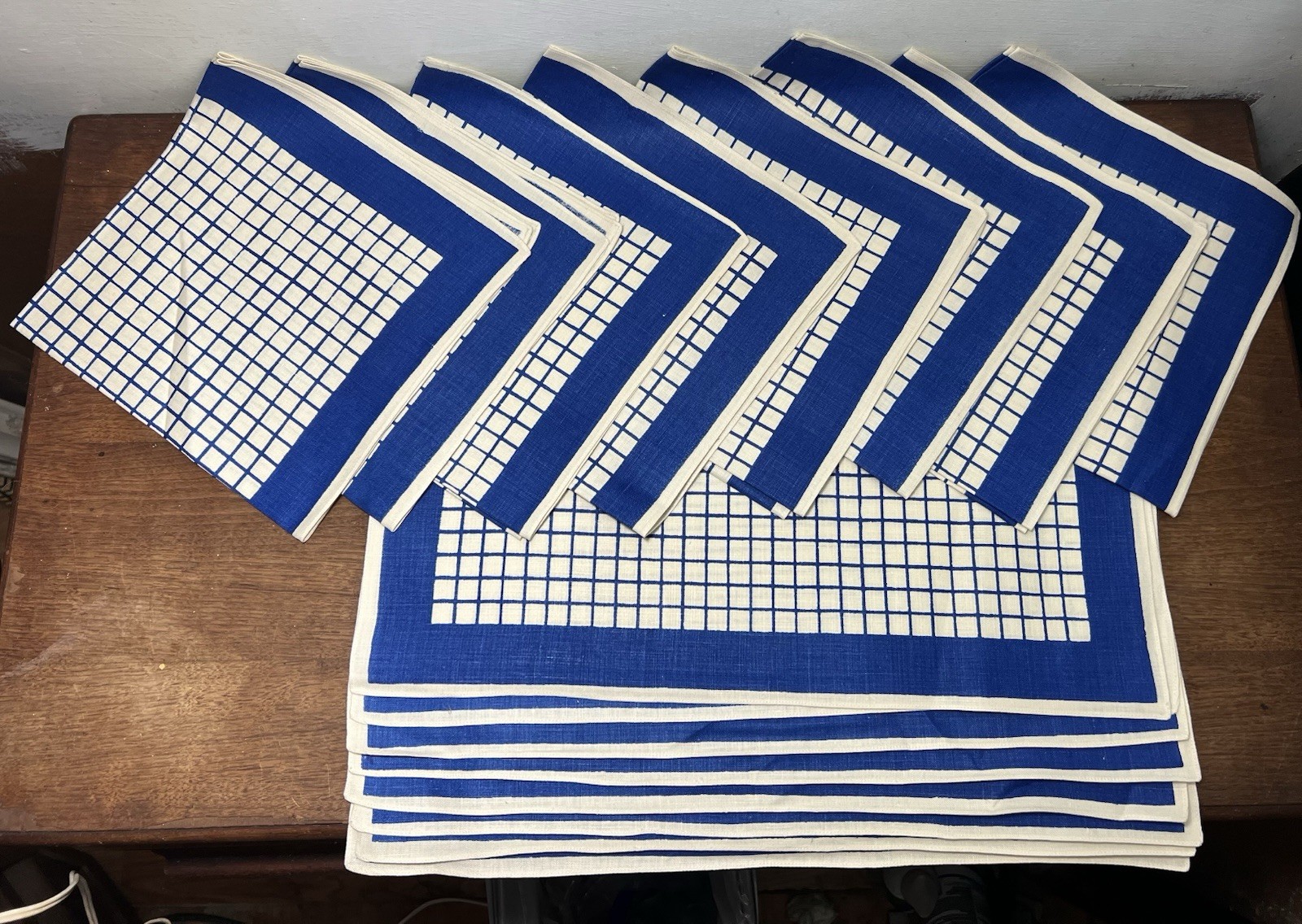 NOS 16 Pc Total (8x8) Vtg Irish Linen Table Set Blue White Mod Decor Core Napkin