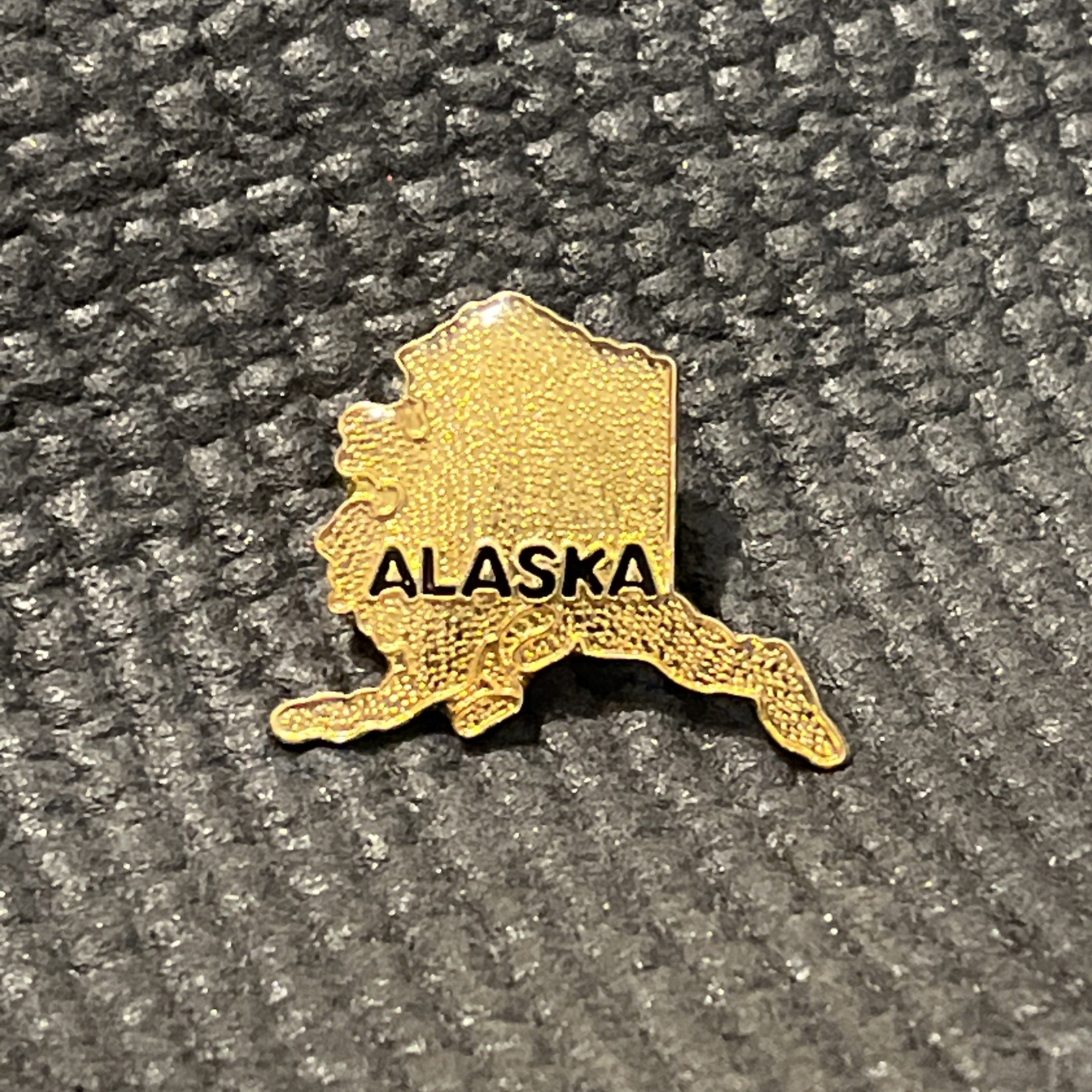 Alaska State Lapel Hat Pin Gold Tone Vintage  P8013