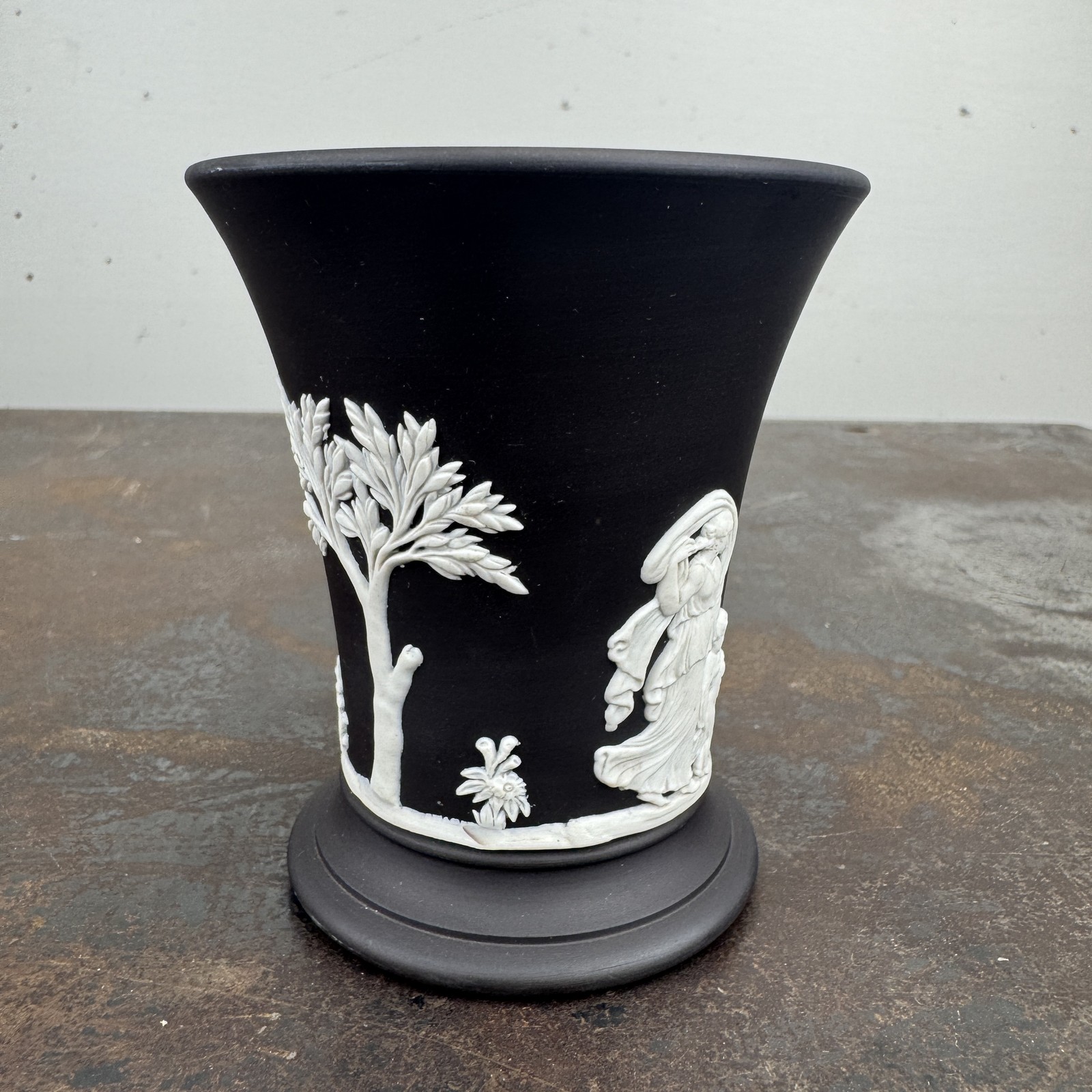 Vtg WEDGWOOD England Jasperware Trumpet VASE Black Matte w/ White 3.75\'\' Vtg WEDGWOOD England Jasperware Trumpet VASE Black Matte w/ White 3.75\'\'