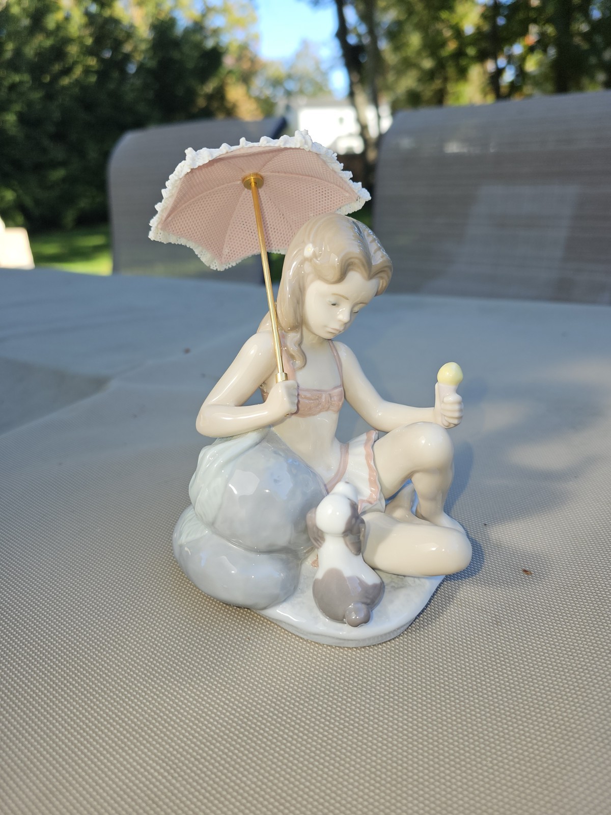 LLADRO Porcelain Figurine #6012 Monday\'s Child-Girl With Parasol. with Box 📦 LLADRO Porcelain Figurine #6012 Monday\'s Child-Girl With Parasol. with Box 📦