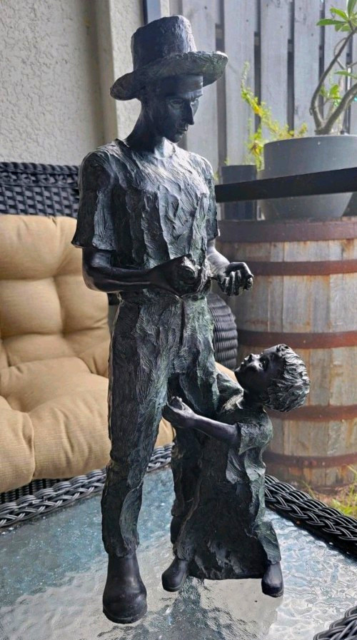 Resin Man With Hat and Child Figurine Green/Black Matte Finish 3D Effect 11 Resin Man With Hat and Child Figurine Green/Black Matte Finish 3D Effect 11