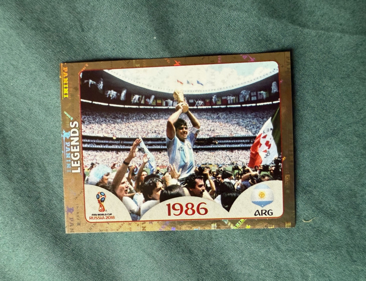 #676 - PANINI WC RUSSIA 2018 Badge Legends Maradona