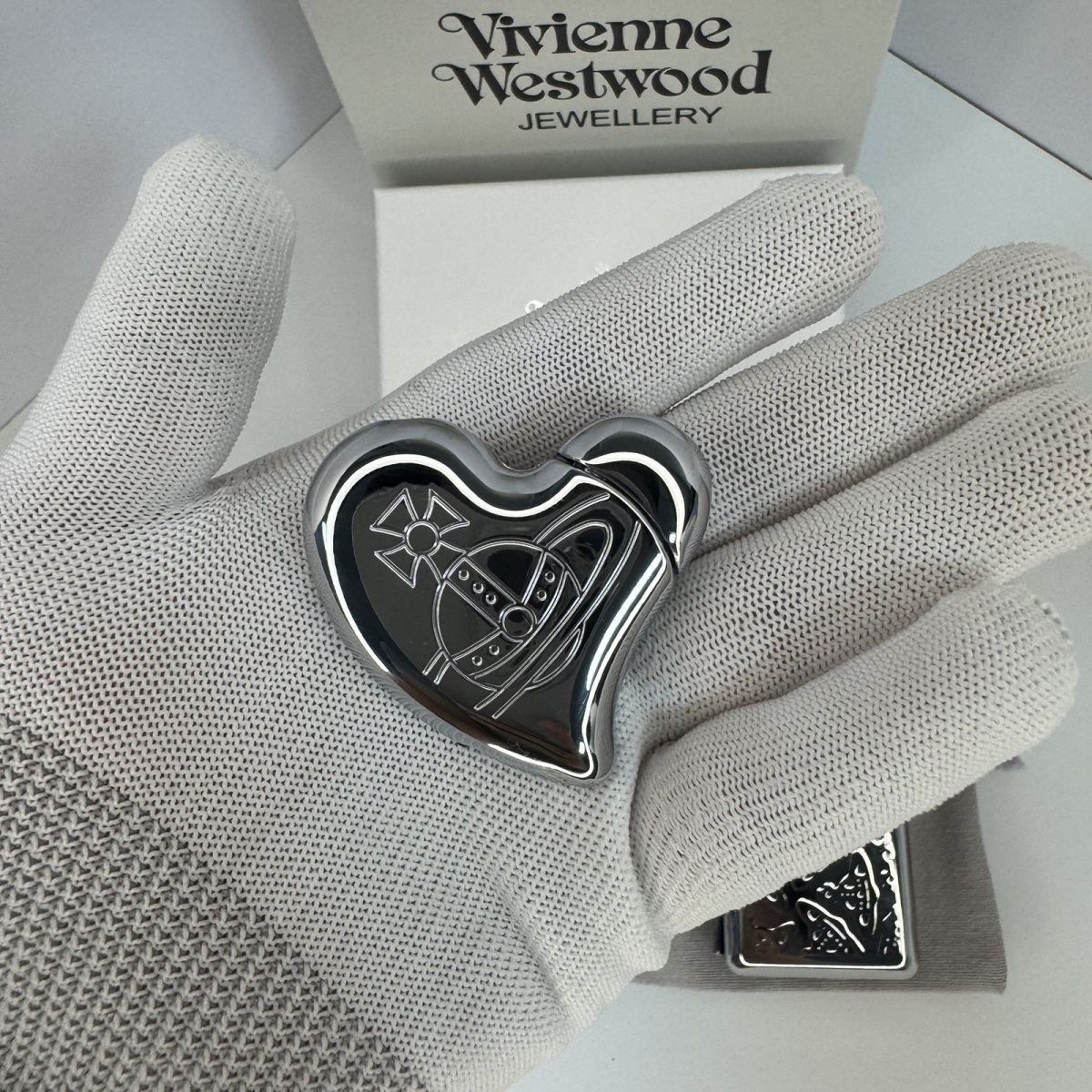 *US Seller* Vivienne Westwood Lighter Heart Shape Electronic Gas Logo Boxed Orb *US Seller* Vivienne Westwood Lighter Heart Shape Electronic Gas Logo Boxed Orb