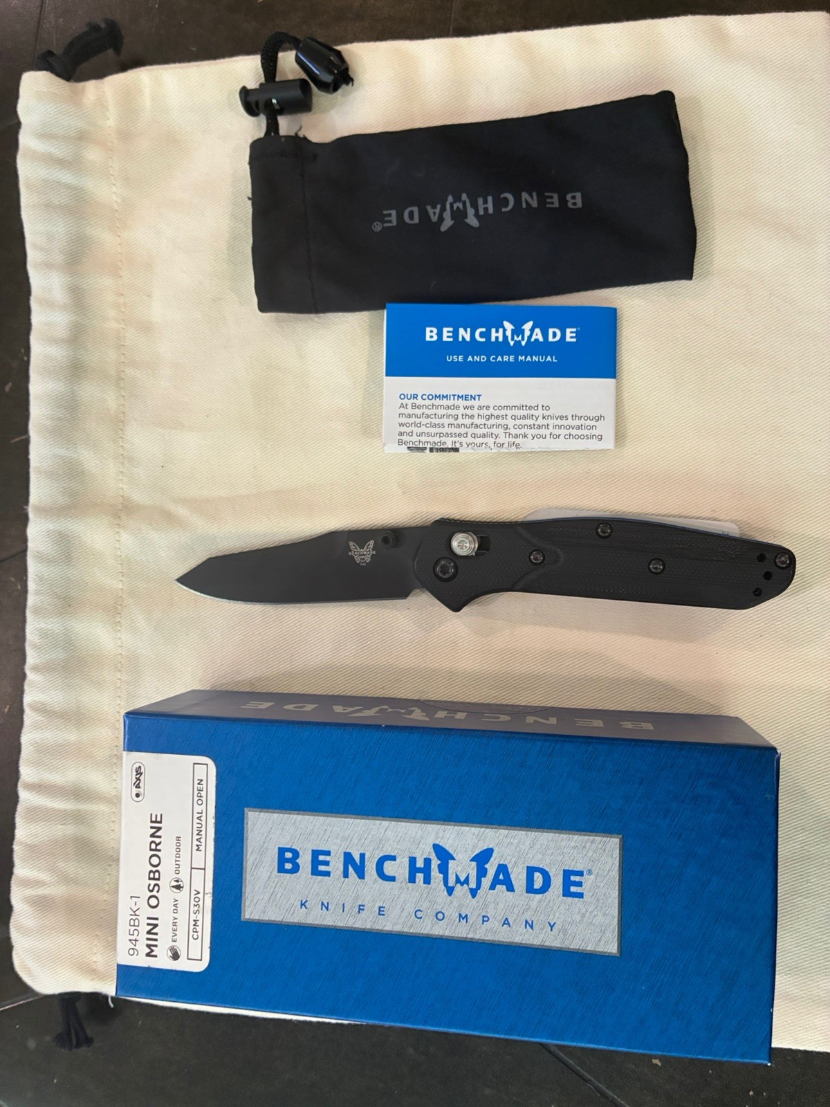 Benchmade 945BK-1 Mini Osborne CPM-S30V G10 Axis Reverse Tanto Plain