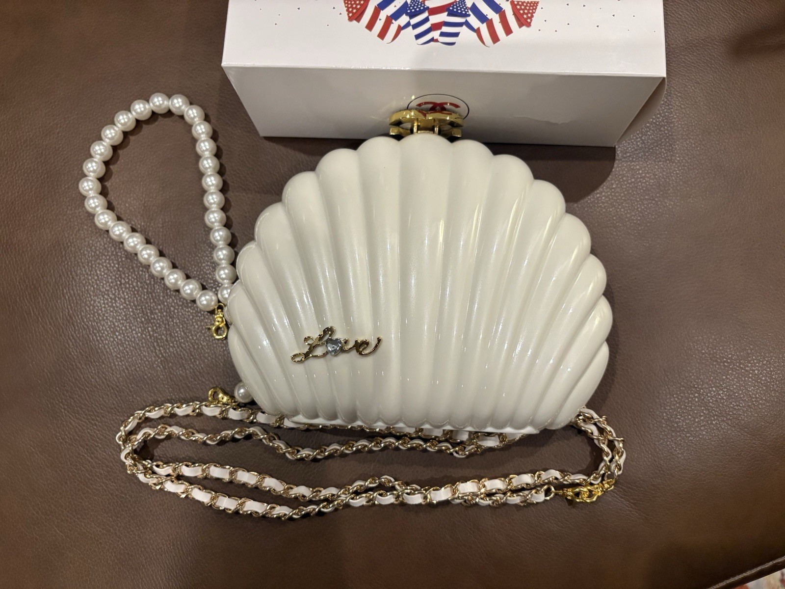 Chanel Beauty Novelty Rhinestone Shell Pearl Bag Chanel Beauty Novelty Rhinestone Shell Pearl Bag