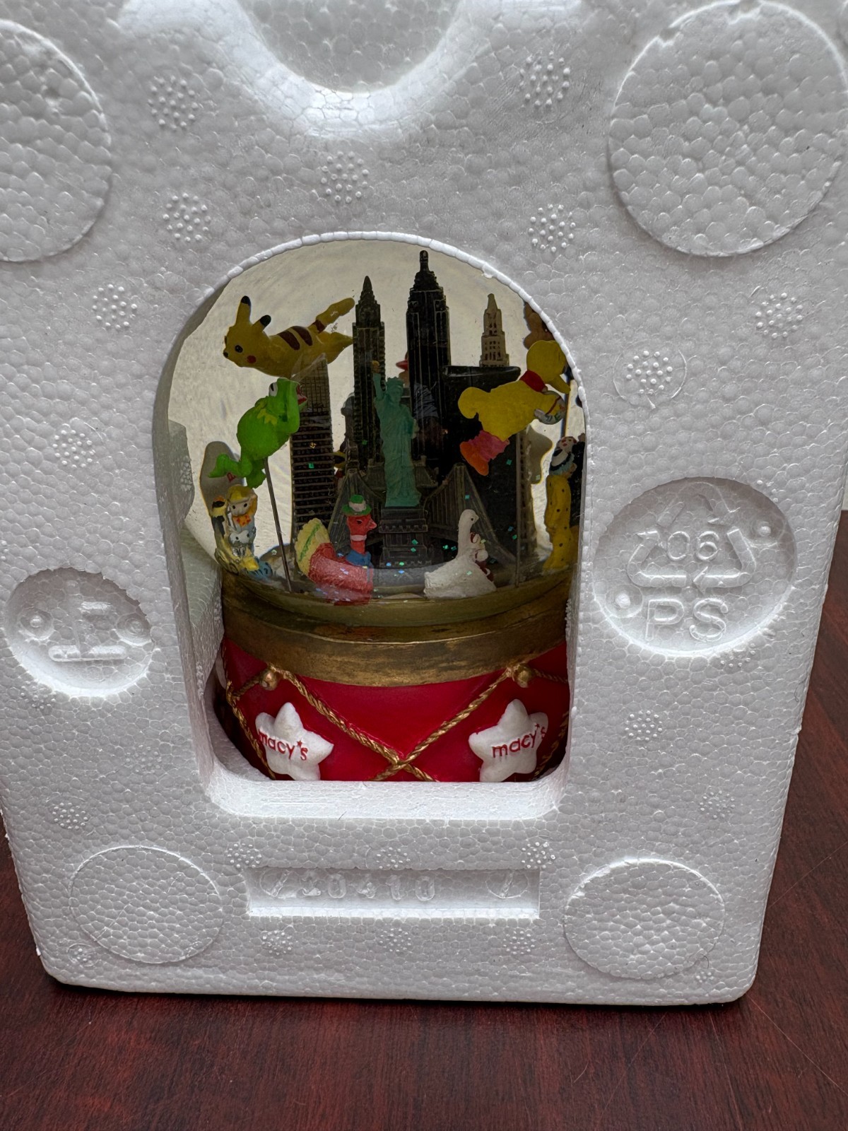 Vintage 2002 Macy's Thanksgiving Day Parade Musical Moves Waterglobe Snow Globe Vintage 2002 Macy's Thanksgiving Day Parade Musical Moves Waterglobe Snow Globe