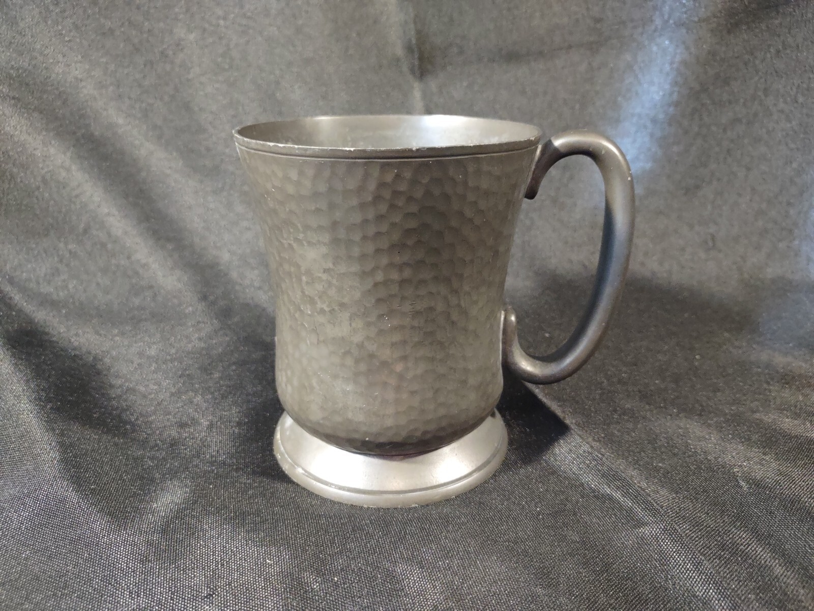 Vintage RoundHead 8440 Pewter Hammered Tankard mug renaissance fair England 16Oz