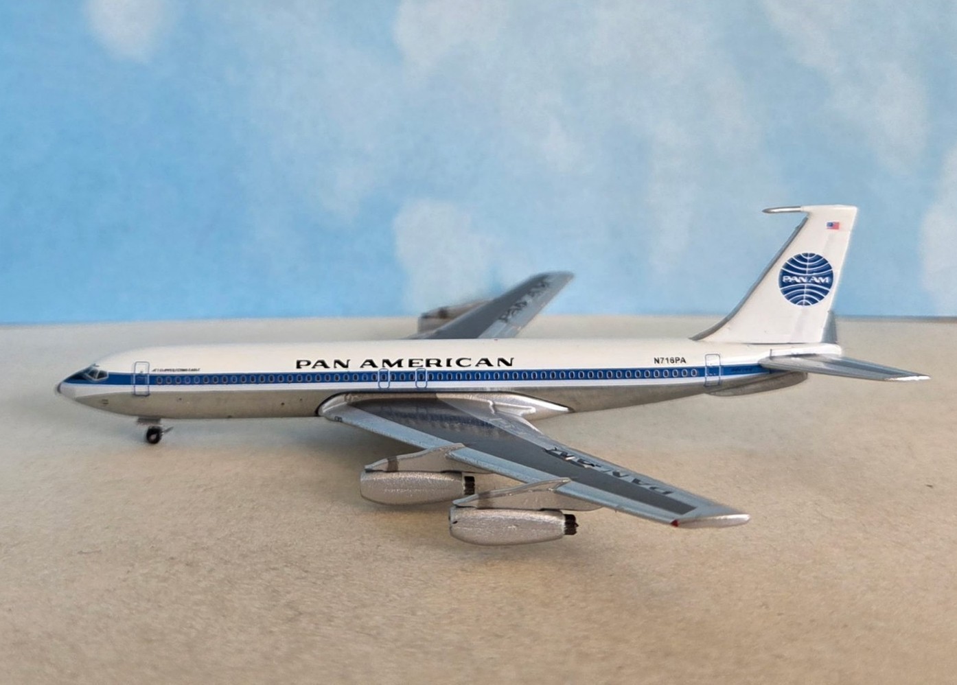 Aeroclassics PAMC4716 Pan Am American Boeing 707-300 N716PA Diecast 1/400 Model