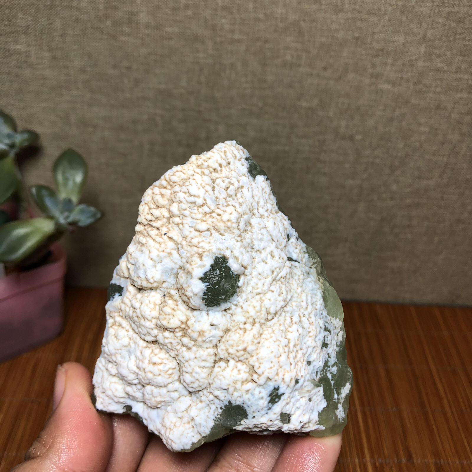 72mm Natural grape Prehnite mica paragenesis Crystal specimens 146g A4367