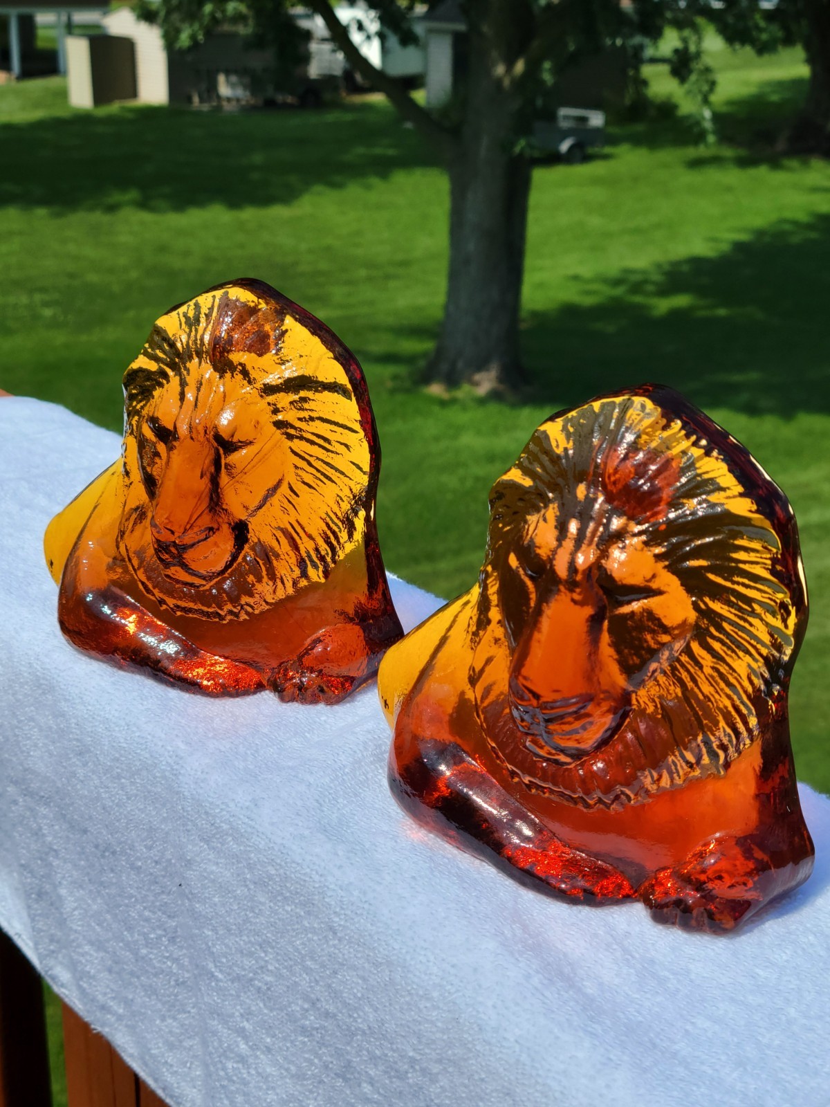 Pair Labeled Viking Glass MCM Shaded Amberina Amber Lion Bookends Paperweights