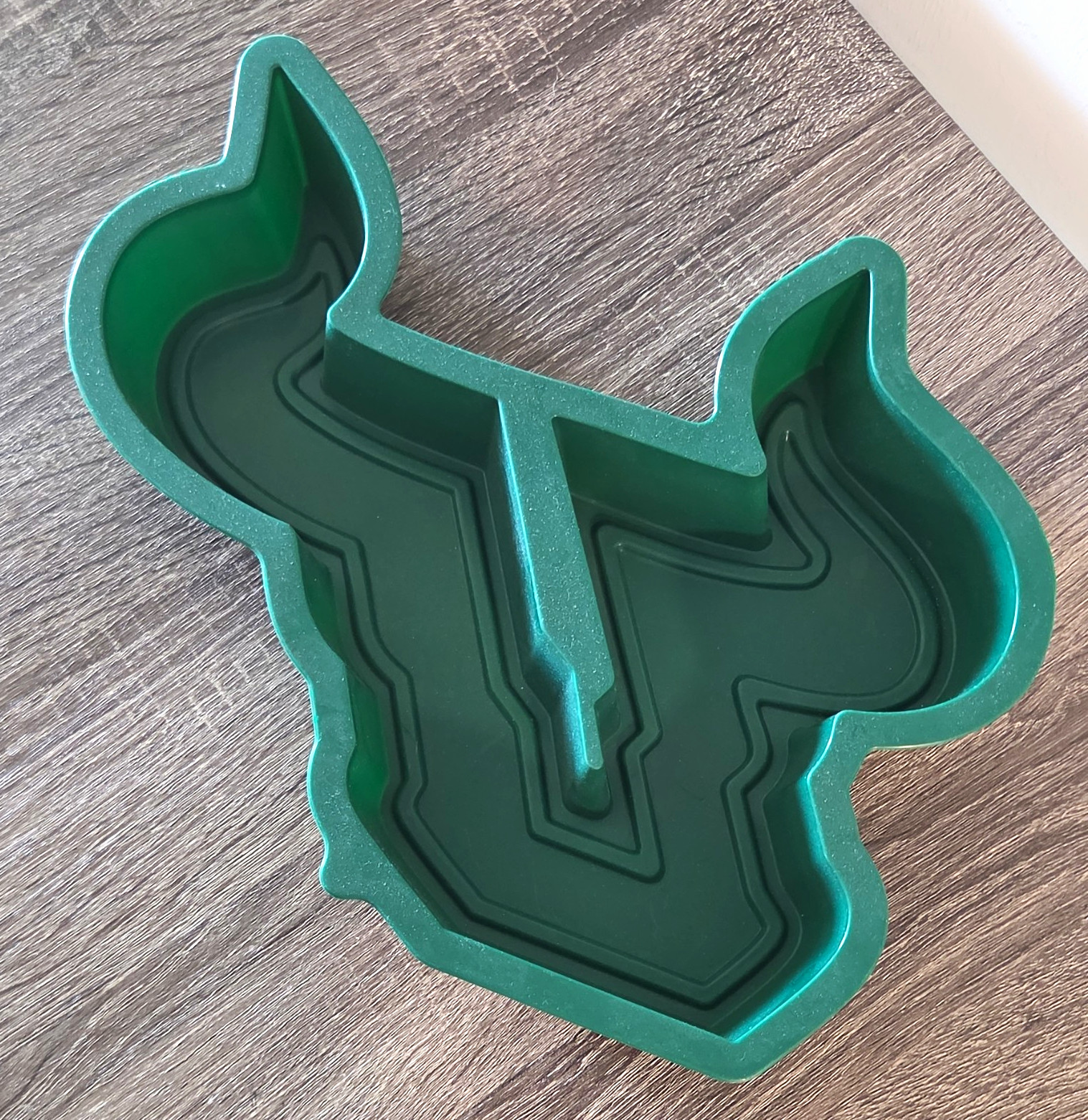 College FanPans NCAA South Florida Bulls Team Logo Silicone Cake Pan USF College FanPans NCAA South Florida Bulls Team Logo Silicone Cake Pan USF