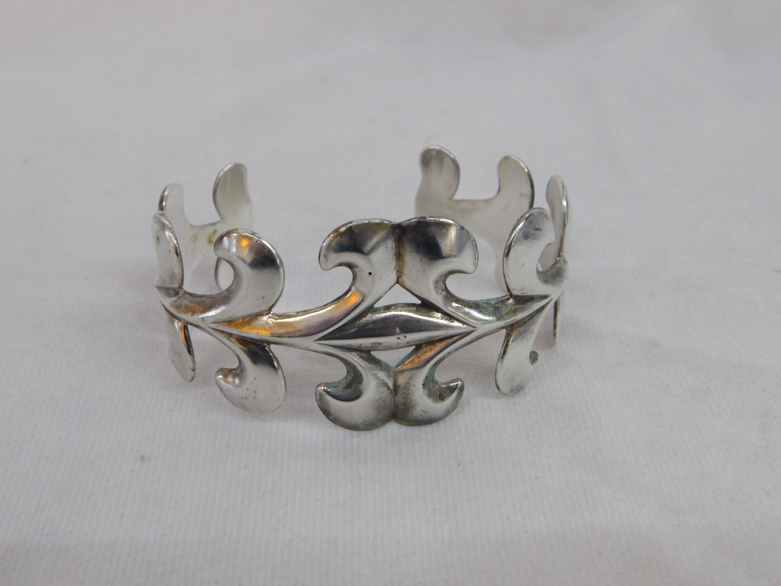 Beautiful Old Pawn Navajo Sterling Silver Sandcast Cuff Bracelet IHM Jewelry