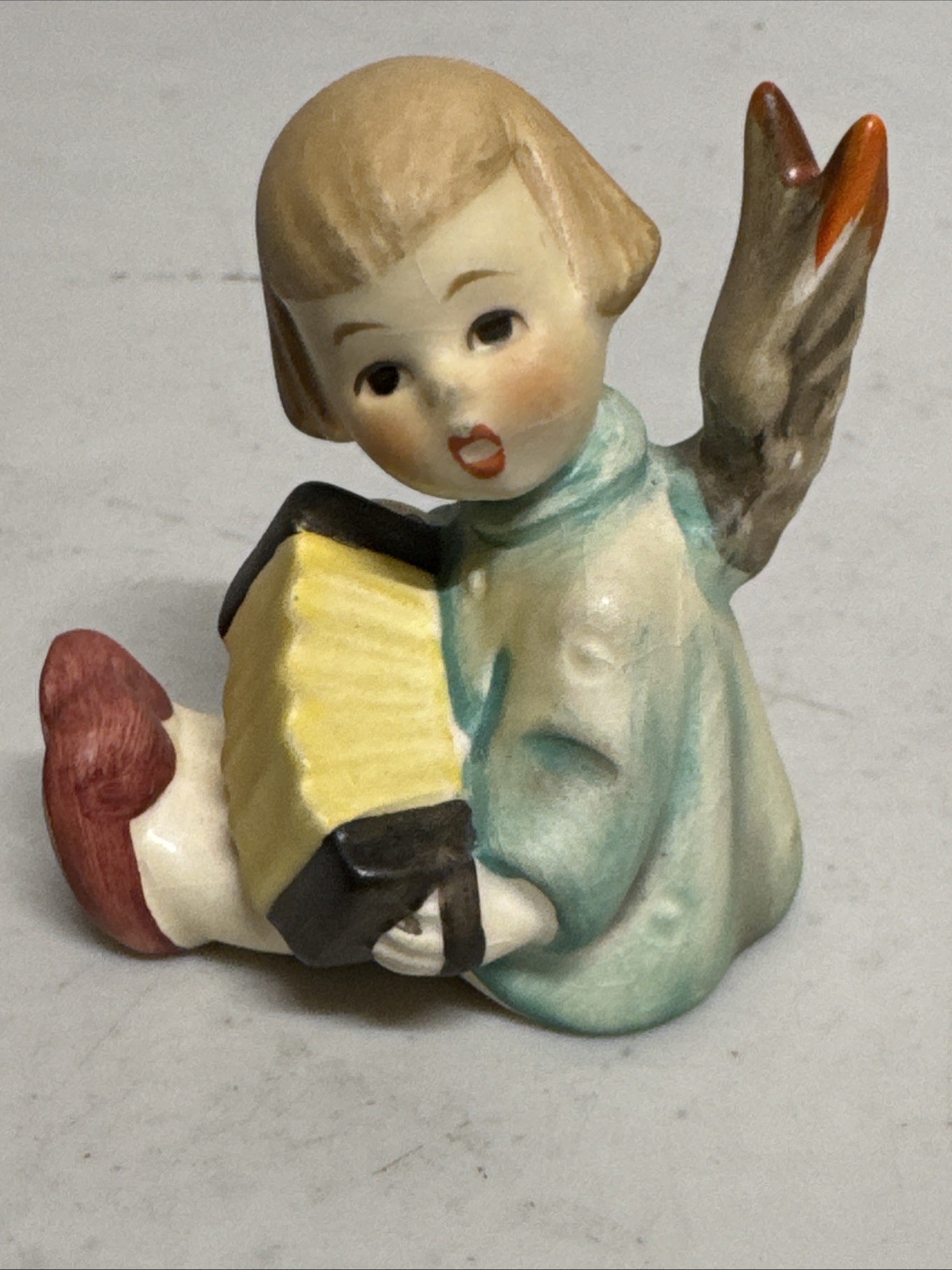 Goebel MI Hummel # 1/ 38/0 Angel, Joyous News w/Lute 2.4