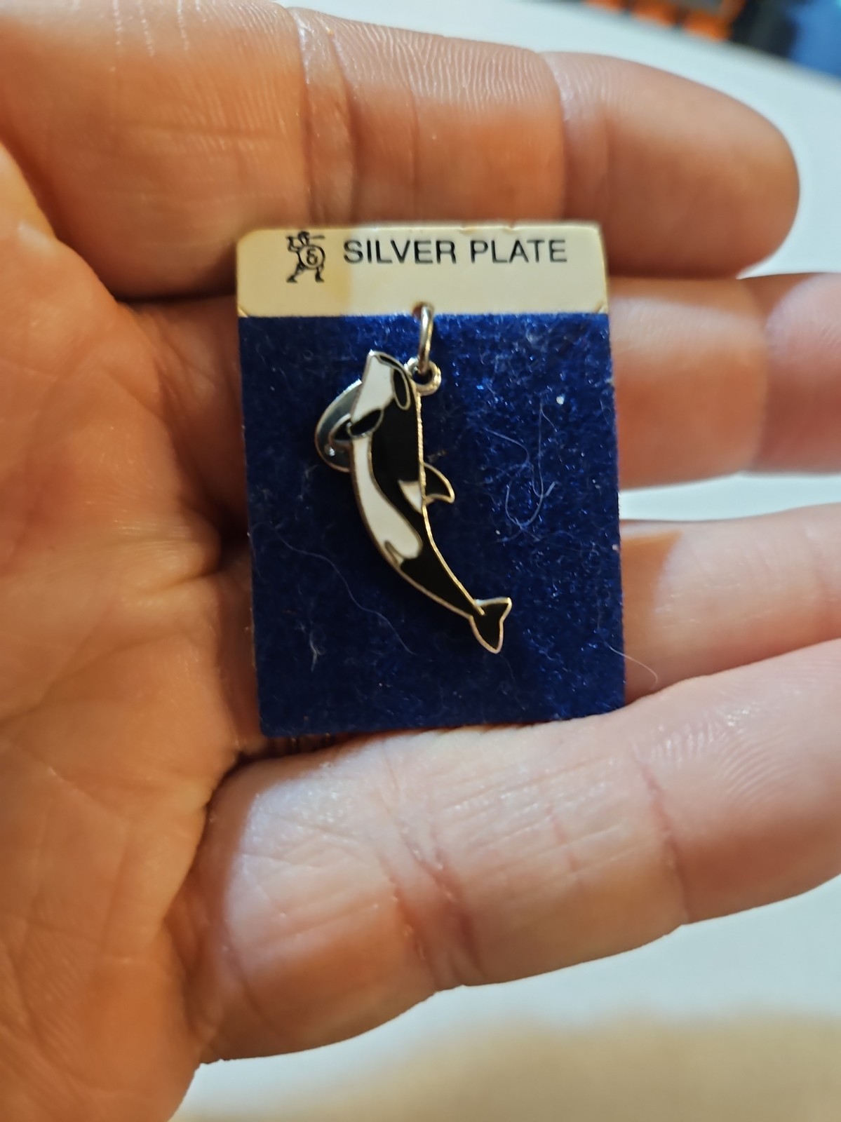 VTG RARE Sea World Orca Killer Whale Enamel Charm Silver Plate On Original Card