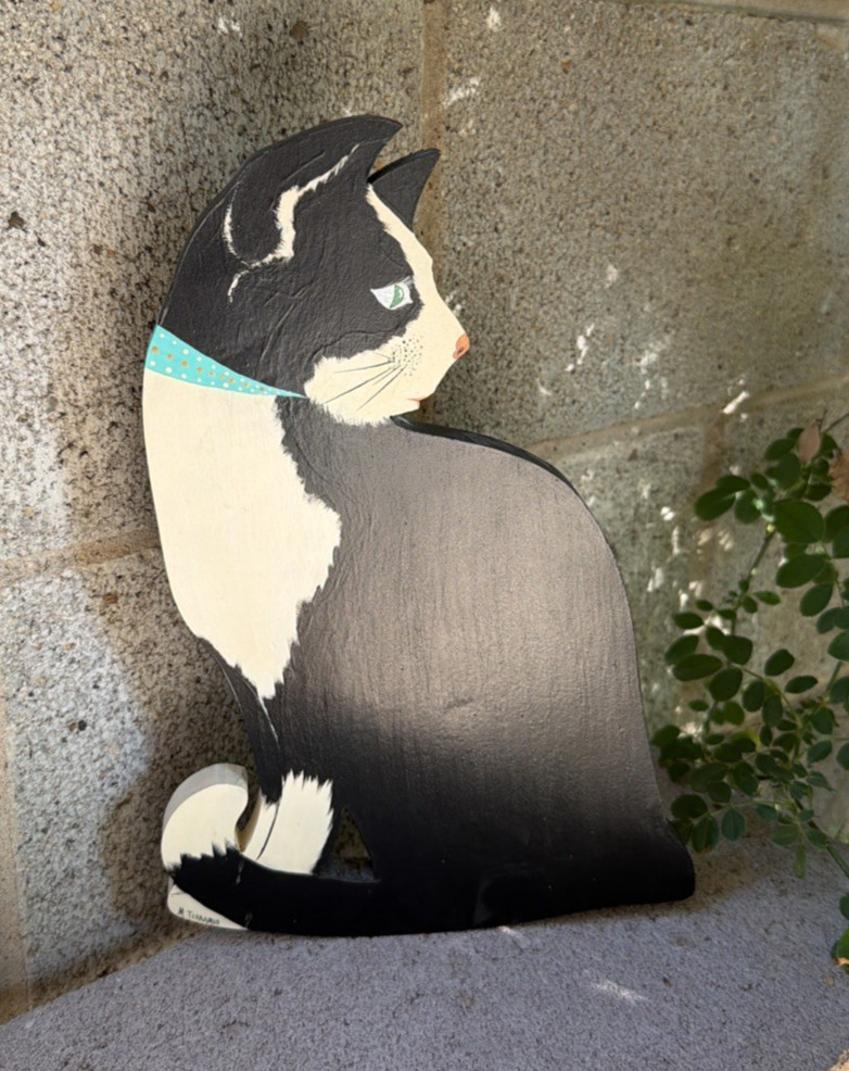Vintage Hand Painted and Detailed Wood Tuxedo Cat Cutout Home Decor 12\