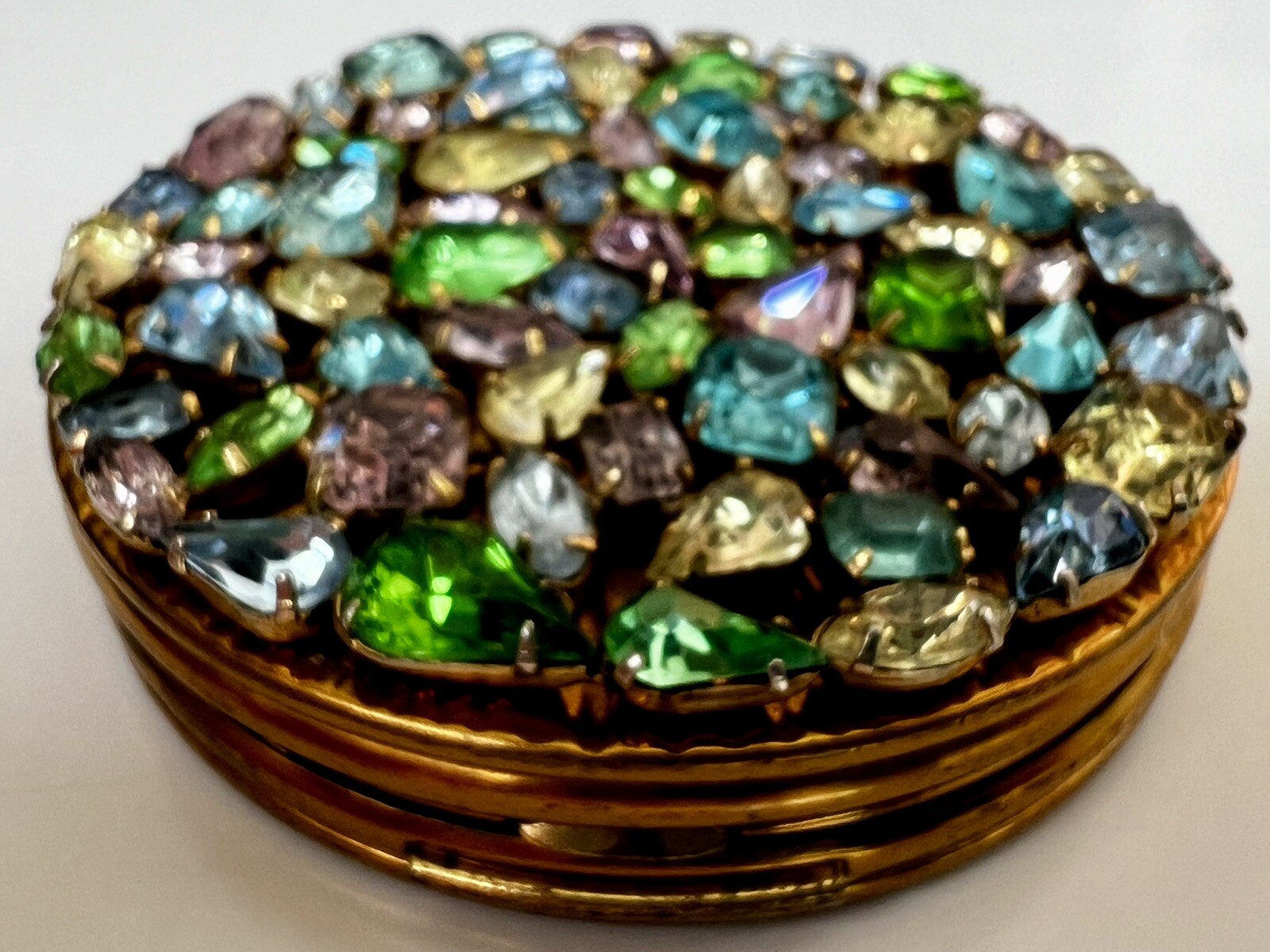FABULOUS VINTAGE MULTI COLORS JEWELED TOP EVANS COMPACT UNUSED CONDITION