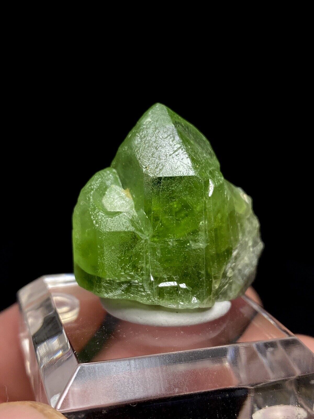 Top Quality Terminated PERIDOT Crystal - Pakistan (87 carats)