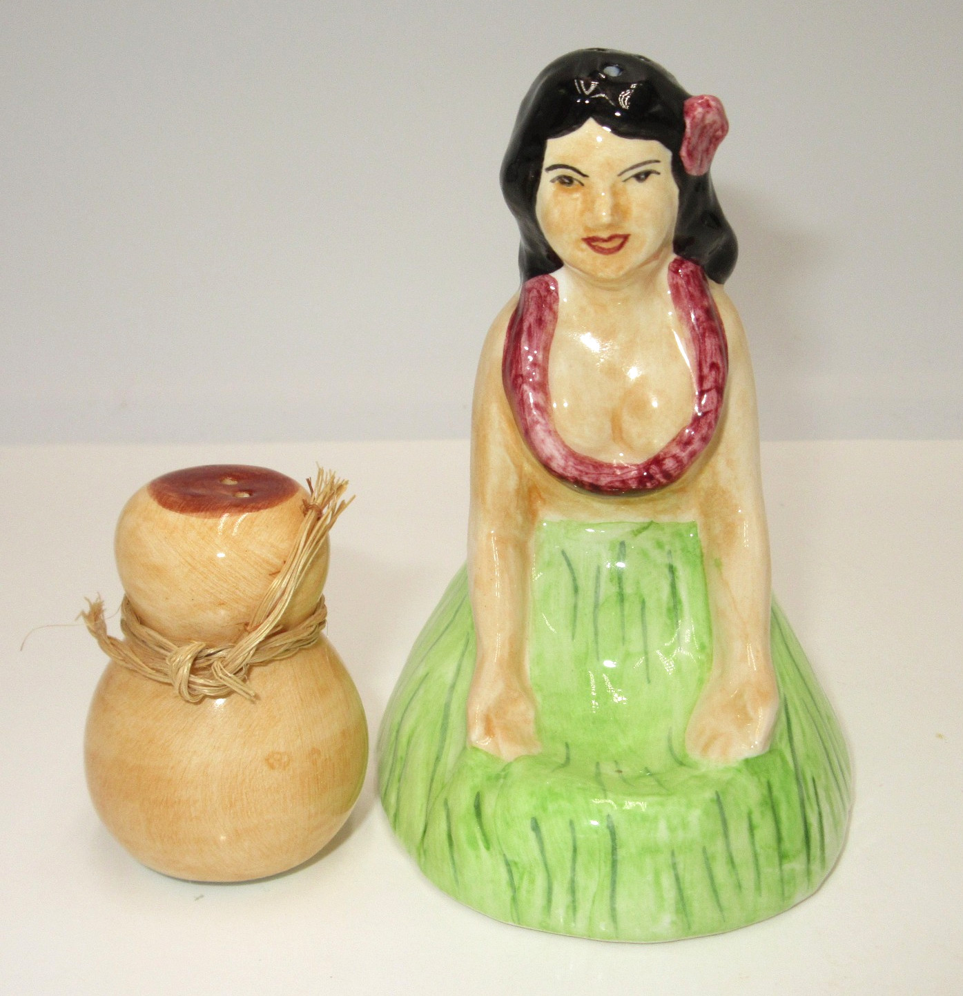 Vtg Hawaiian Quilt Clay Ceramic Salt Pepper Shaker Set Hula Girl Michael Gillan Vtg Hawaiian Quilt Clay Ceramic Salt Pepper Shaker Set Hula Girl Michael Gillan