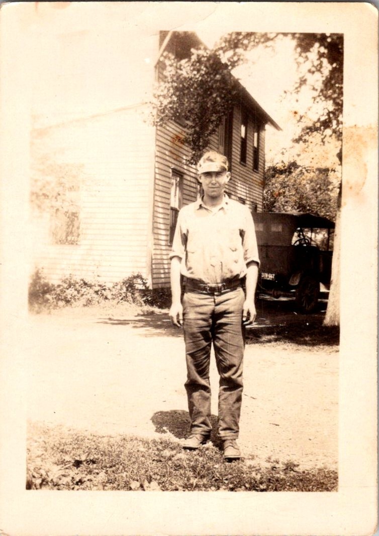 Vtg B&W Snapshot Working Man Cap Workwear House Vintage Car 1920s Vtg B&W Snapshot Working Man Cap Workwear House Vintage Car 1920s