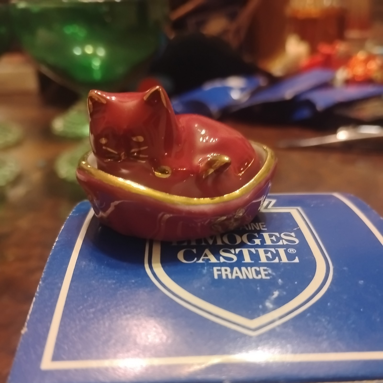 Vintage Limoges Castel France Burgundy Porcelain Cat & Bed Figurine Gold TrimNew Vintage Limoges Castel France Burgundy Porcelain Cat & Bed Figurine Gold TrimNew
