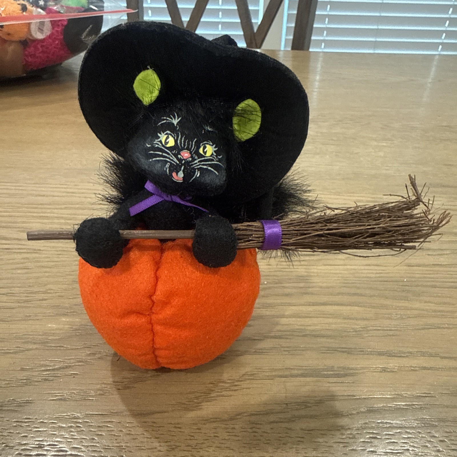 Annalee  Doll 2010 Cat Witches Hat Broom Stuffed Pumpkin 