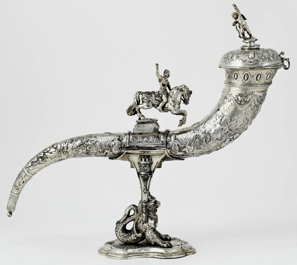X LARGE FIGURAL GERMAN HANAU SILVER CORNUCOPIA DRINKING HORN SILVER TANKARD 1920