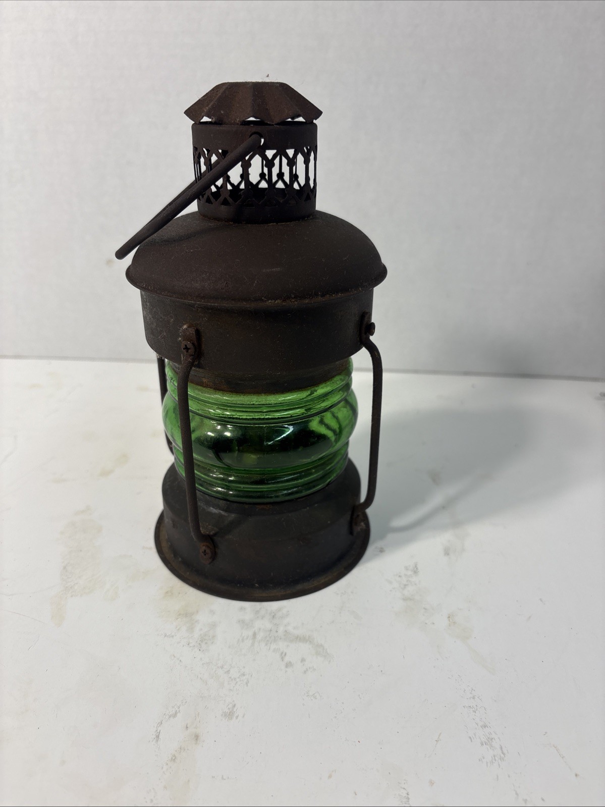 Vintage Green Glass Oil Lantern Lamp 8 Inches Tall Base 4 Inches Wide Vintage Green Glass Oil Lantern Lamp 8 Inches Tall Base 4 Inches Wide