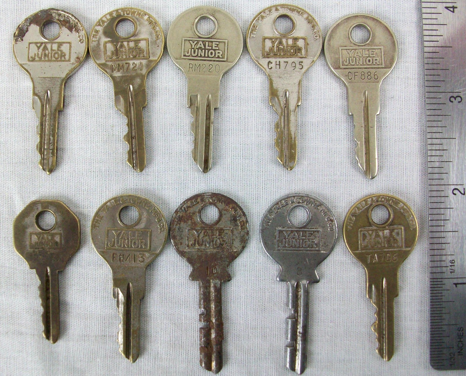 10 Vintage Yale Junior Keys