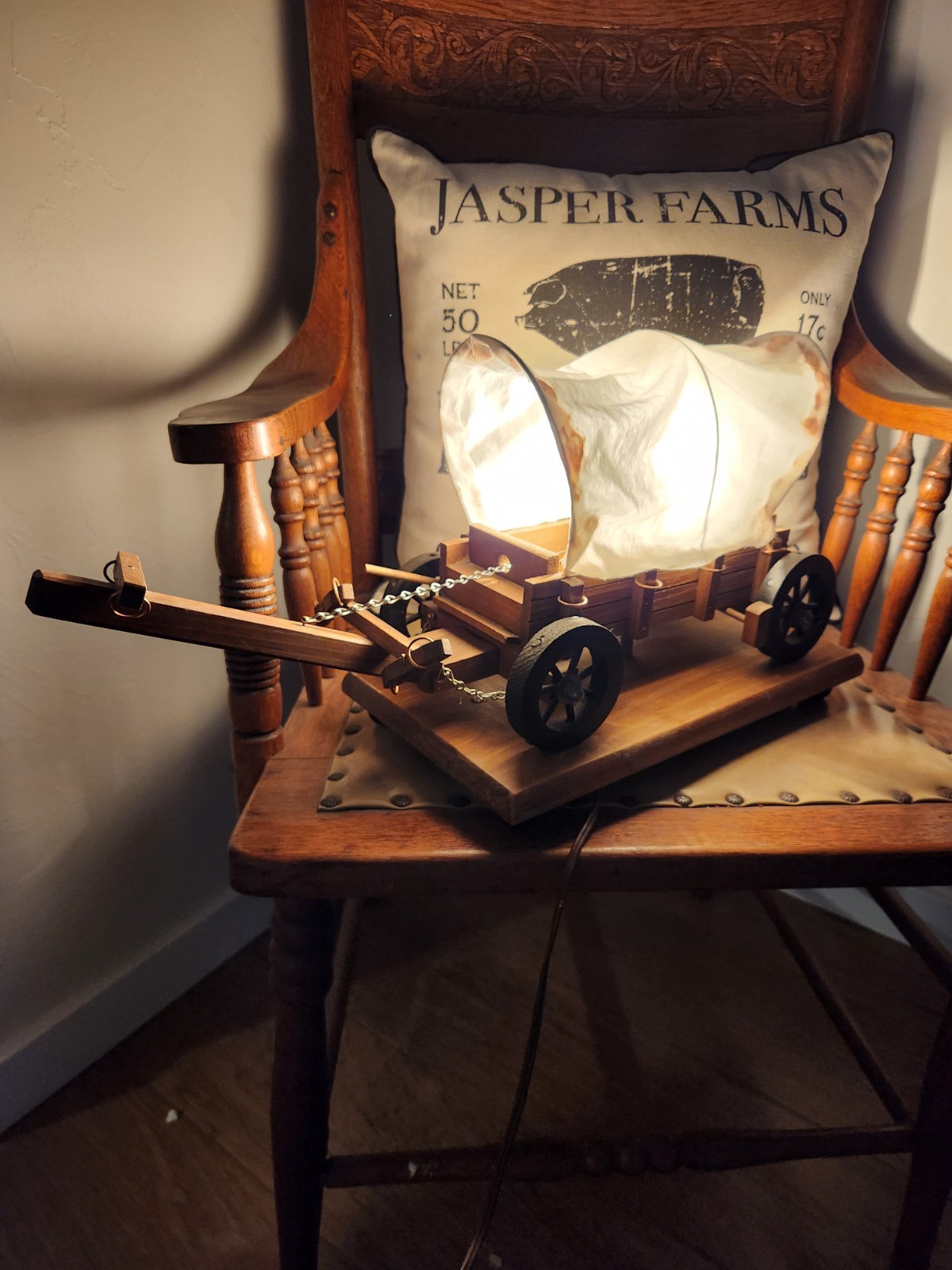 VTG Covered Wood Wagon Decorative Lamp Detailed 22\