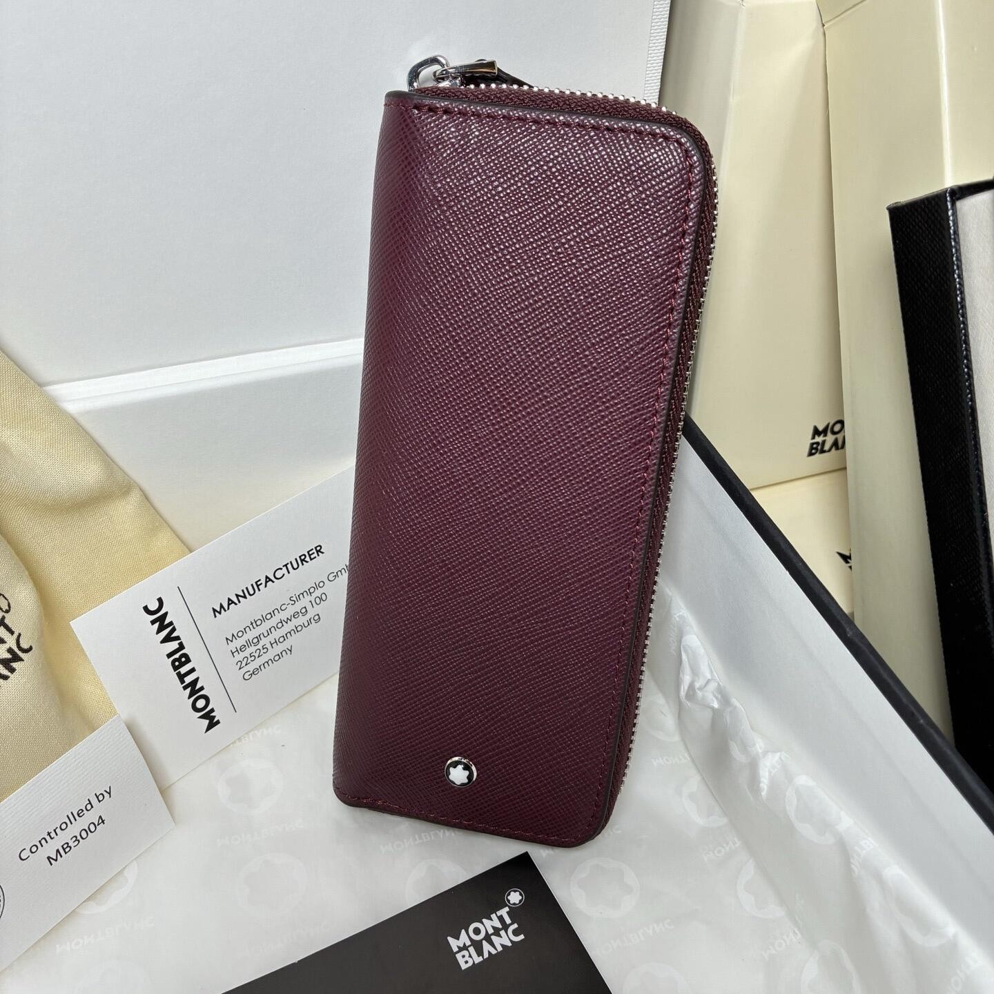 Montblanc Classic Bordeaux Red Leather 2-Pen Leather Pen Zip Case Montblanc Classic Bordeaux Red Leather 2-Pen Leather Pen Zip Case