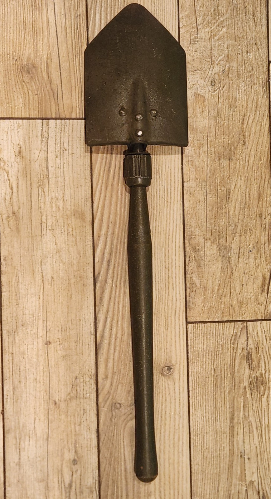 WWII US M1943 Folding Shovel Entrenching Tool – 1945 WOOD Co. Stamped WWII US M1943 Folding Shovel Entrenching Tool – 1945 WOOD Co. Stamped